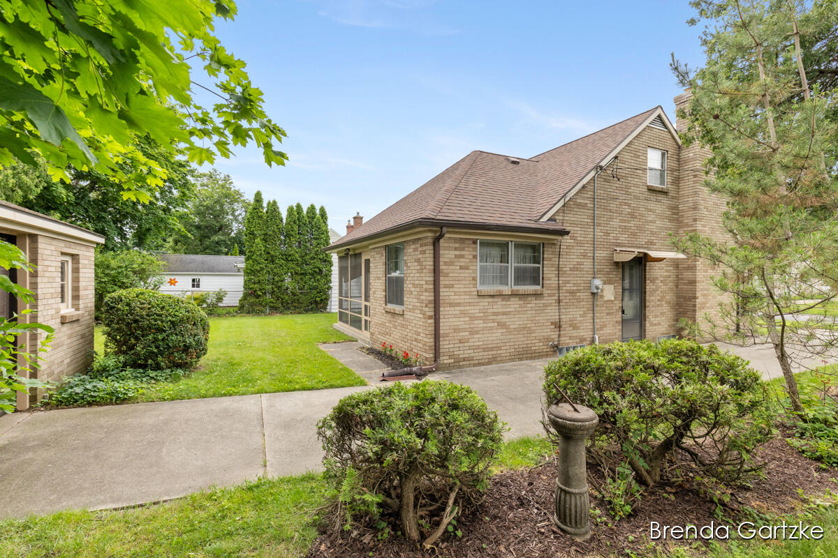 1012 Northlawn Street NE Grand Rapids MI 49505