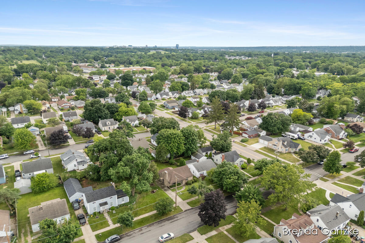 1012 Northlawn Street NE Grand Rapids MI 49505