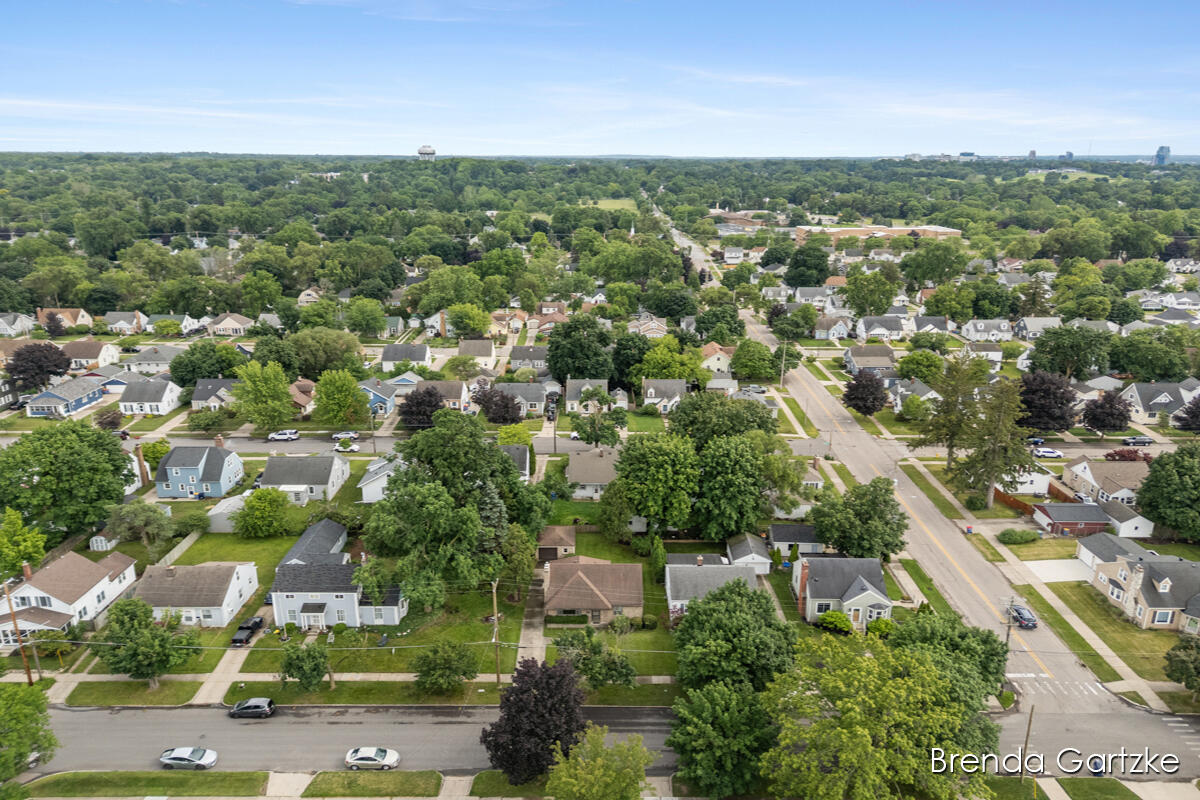 1012 Northlawn Street NE Grand Rapids MI 49505
