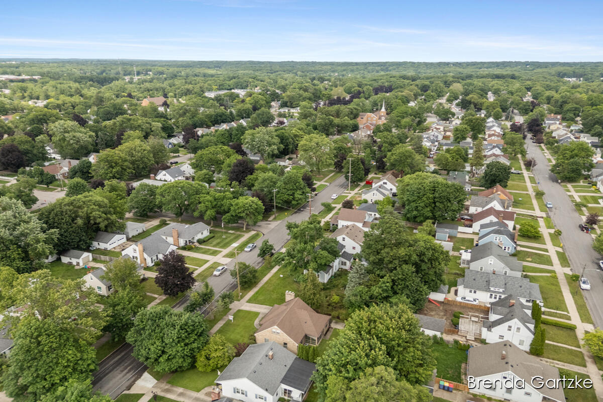 1012 Northlawn Street NE Grand Rapids MI 49505