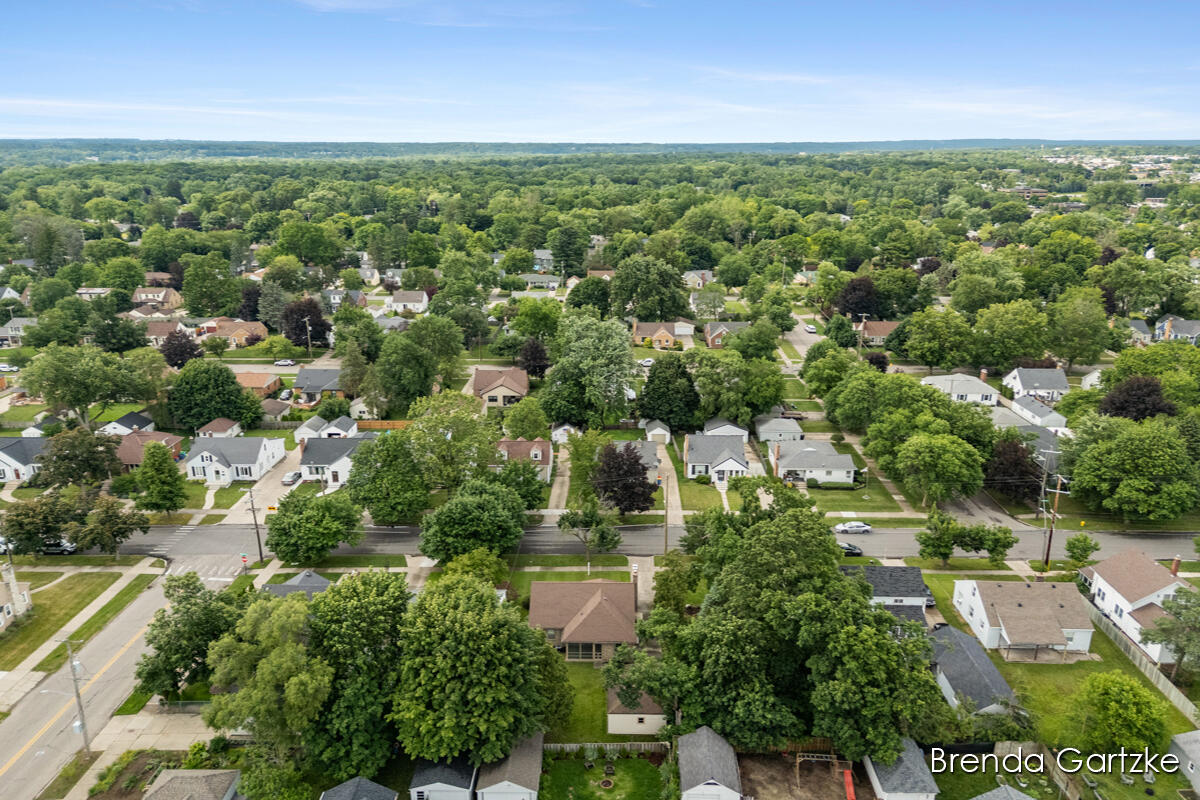 1012 Northlawn Street NE Grand Rapids MI 49505