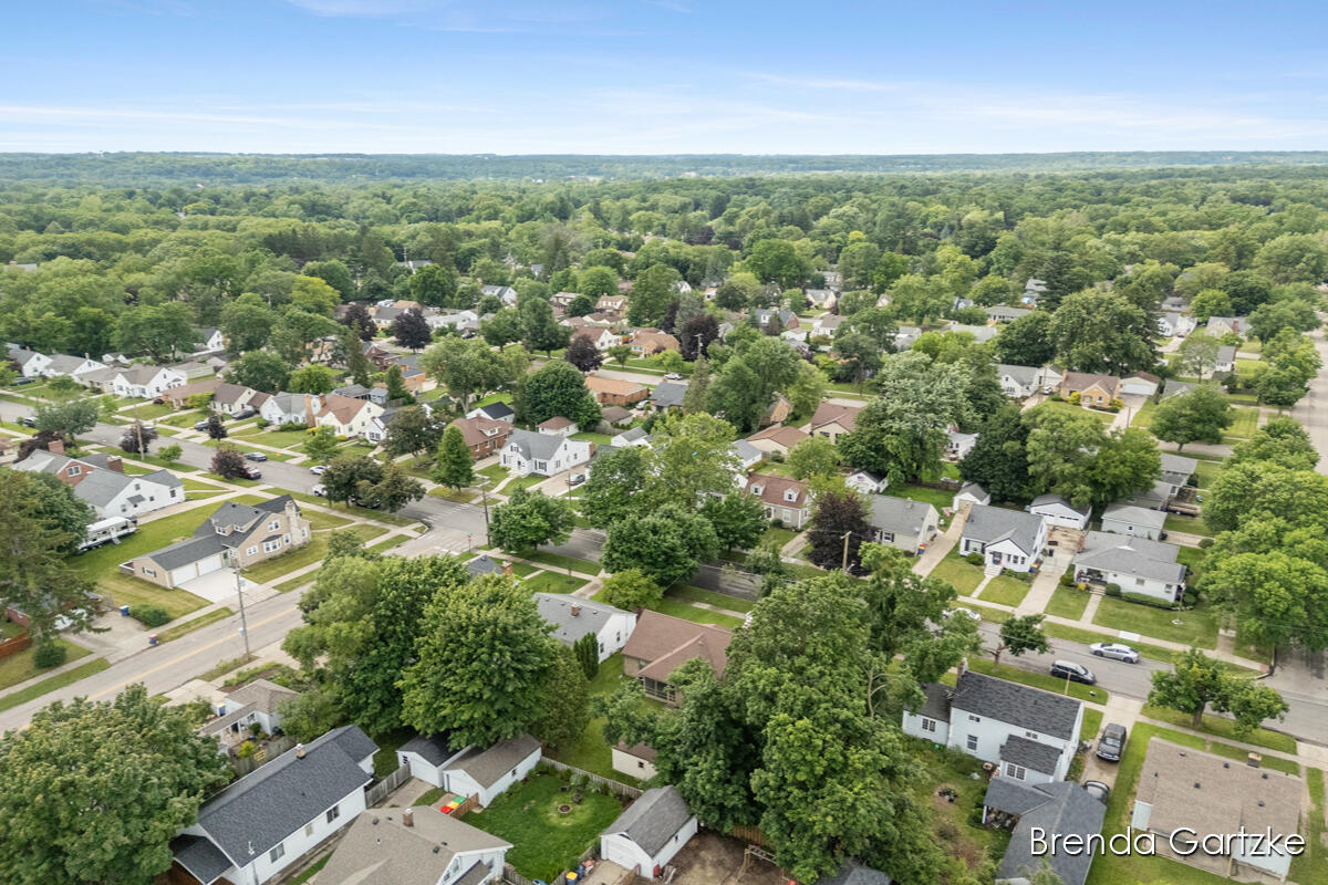 1012 Northlawn Street NE Grand Rapids MI 49505