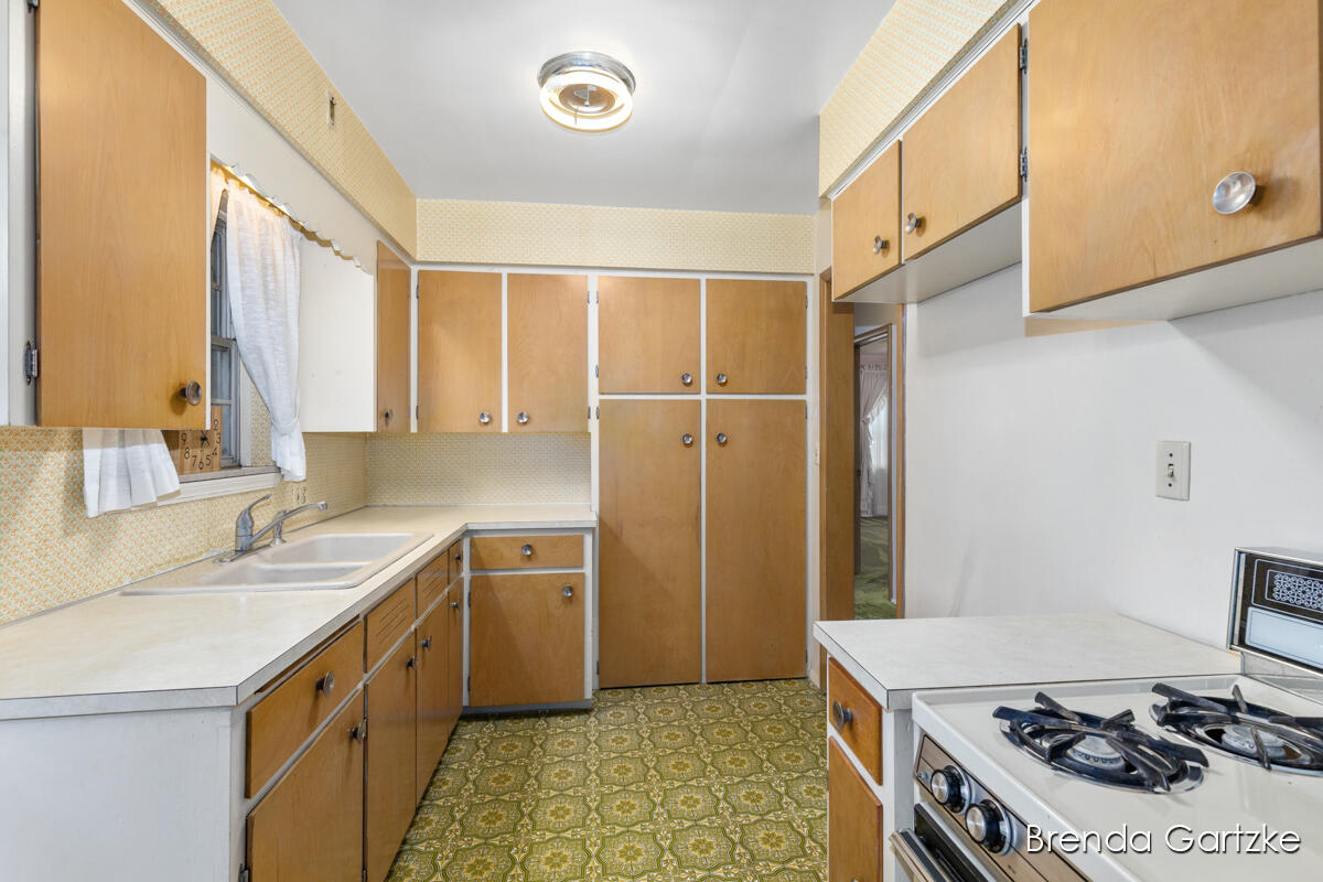 1012 Northlawn Street NE Grand Rapids MI 49505