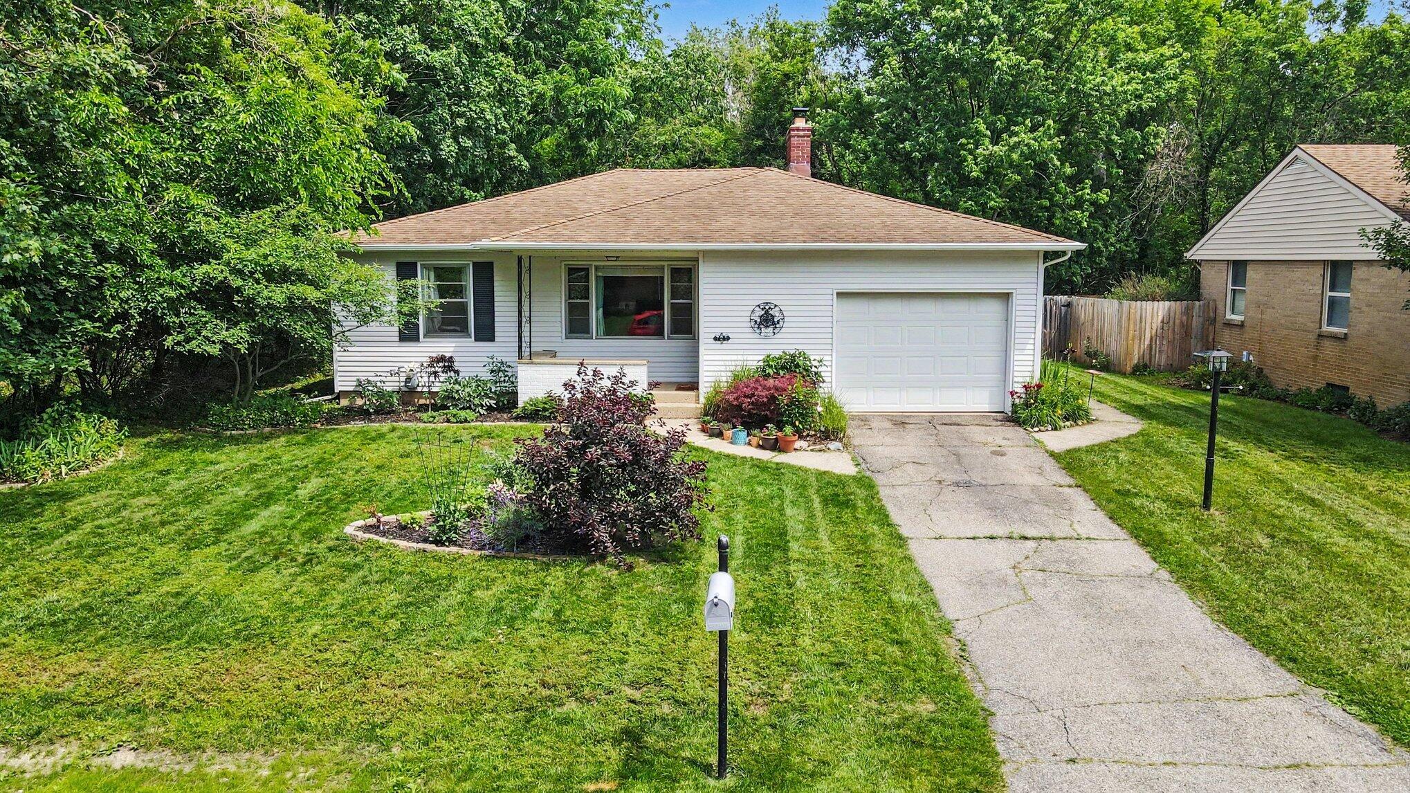 721 Parkway Drive NE Grand Rapids MI 49525