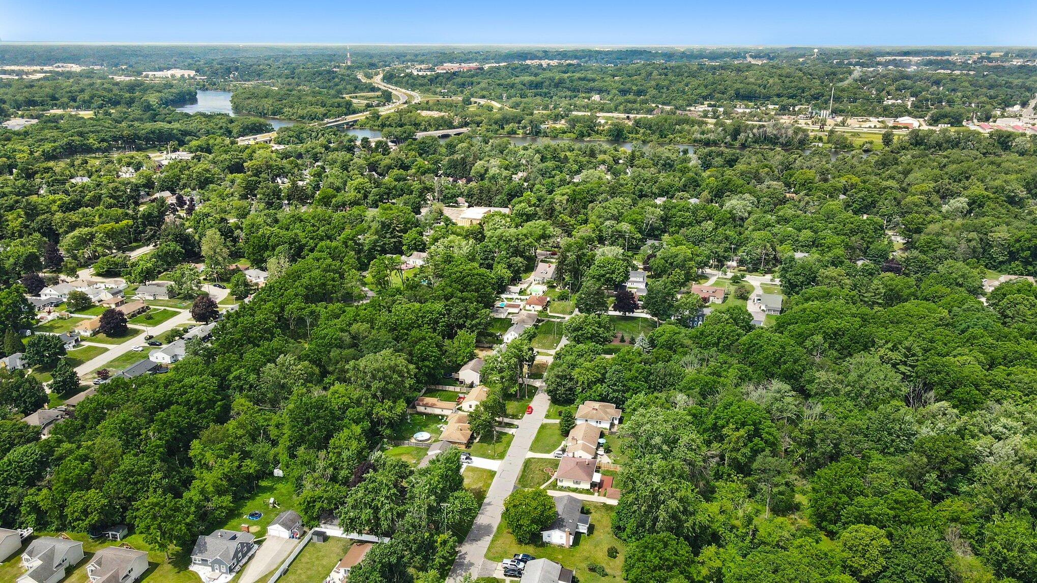 721 Parkway Drive NE Grand Rapids MI 49525