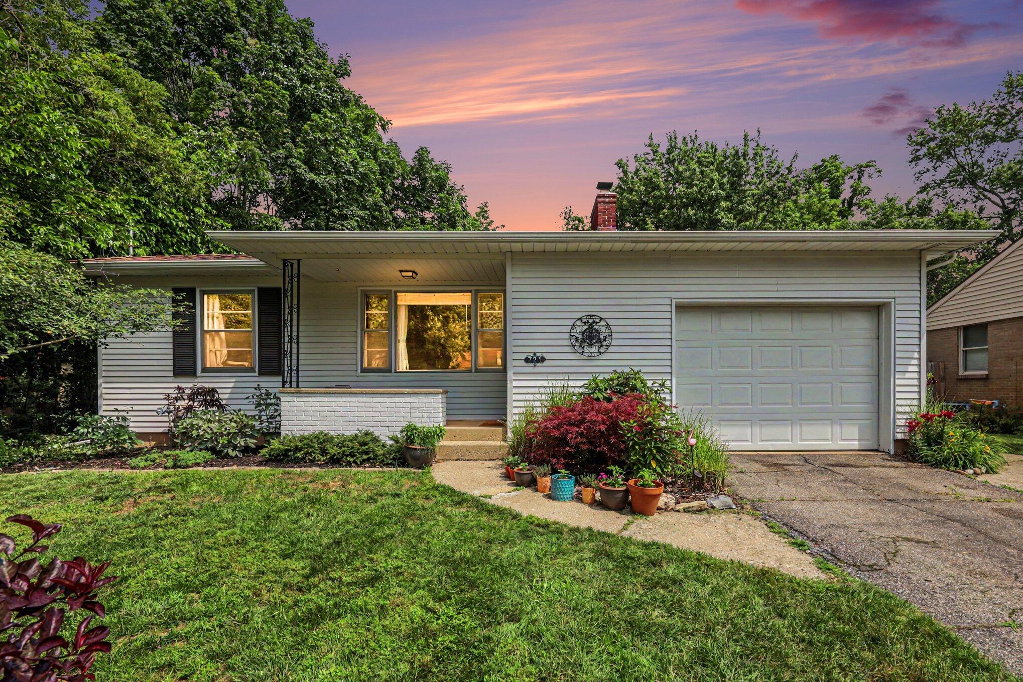 721 Parkway Drive NE Grand Rapids MI 49525
