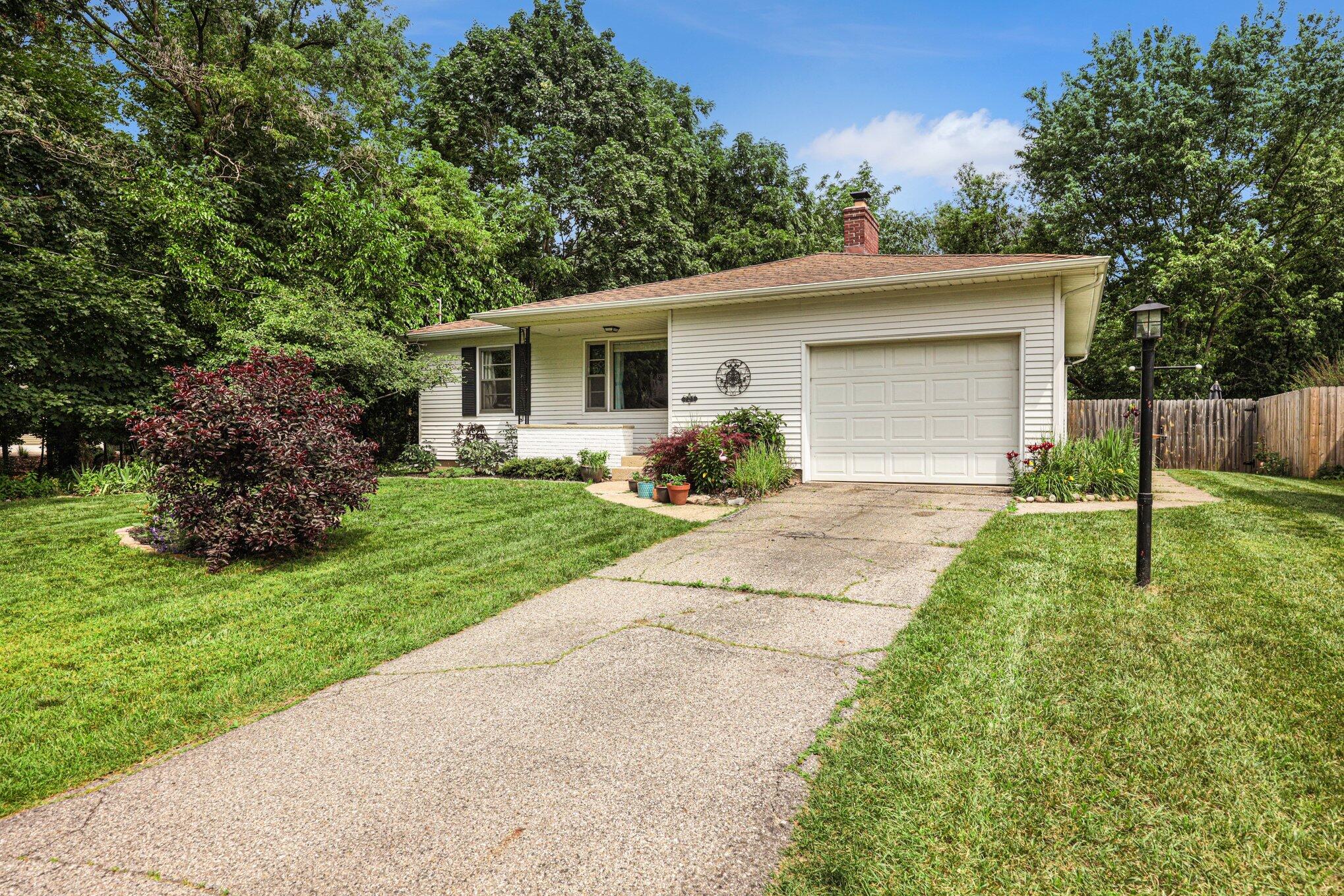 721 Parkway Drive NE Grand Rapids MI 49525