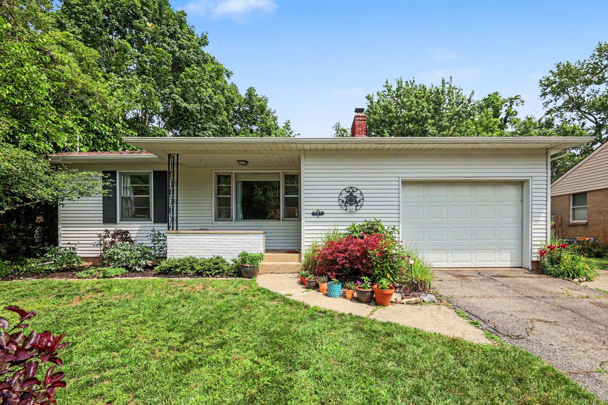 721 Parkway Drive NE Grand Rapids MI 49525