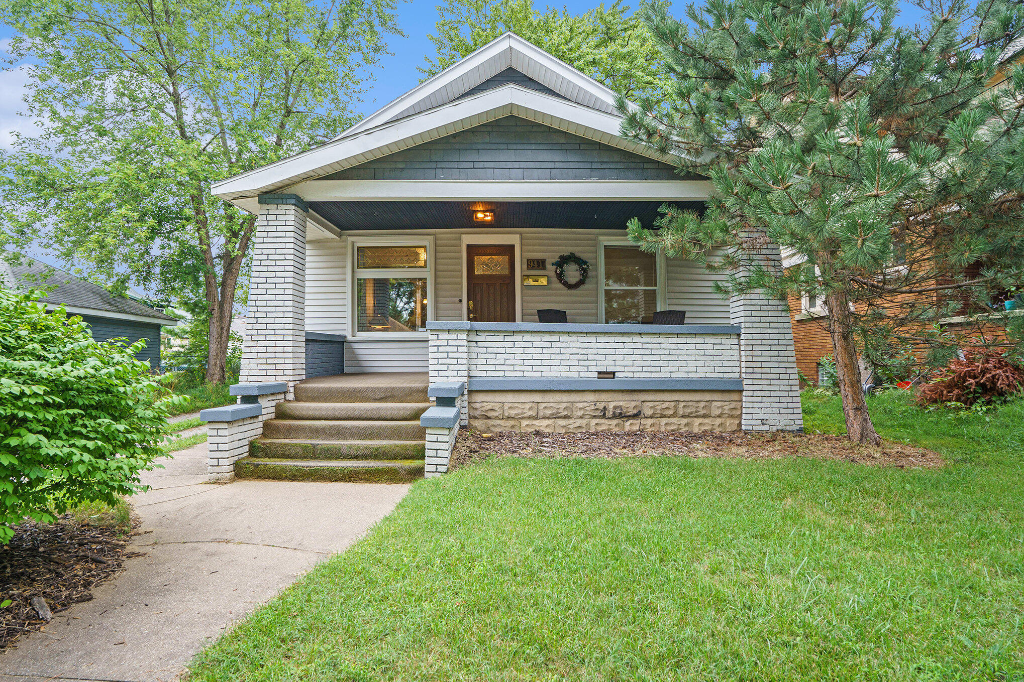 941 Arianna Street NW Grand Rapids MI 49504