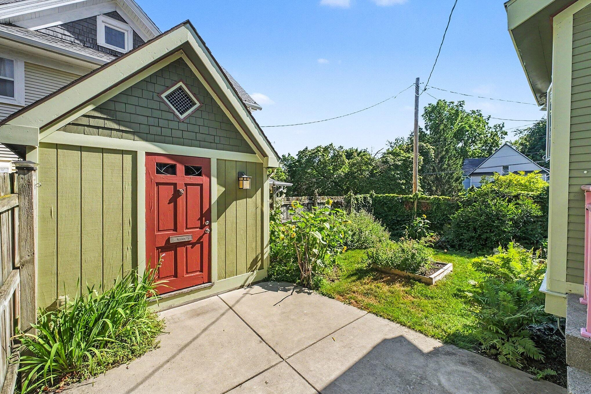 769 Hawthorne Street NE Grand Rapids MI 49503