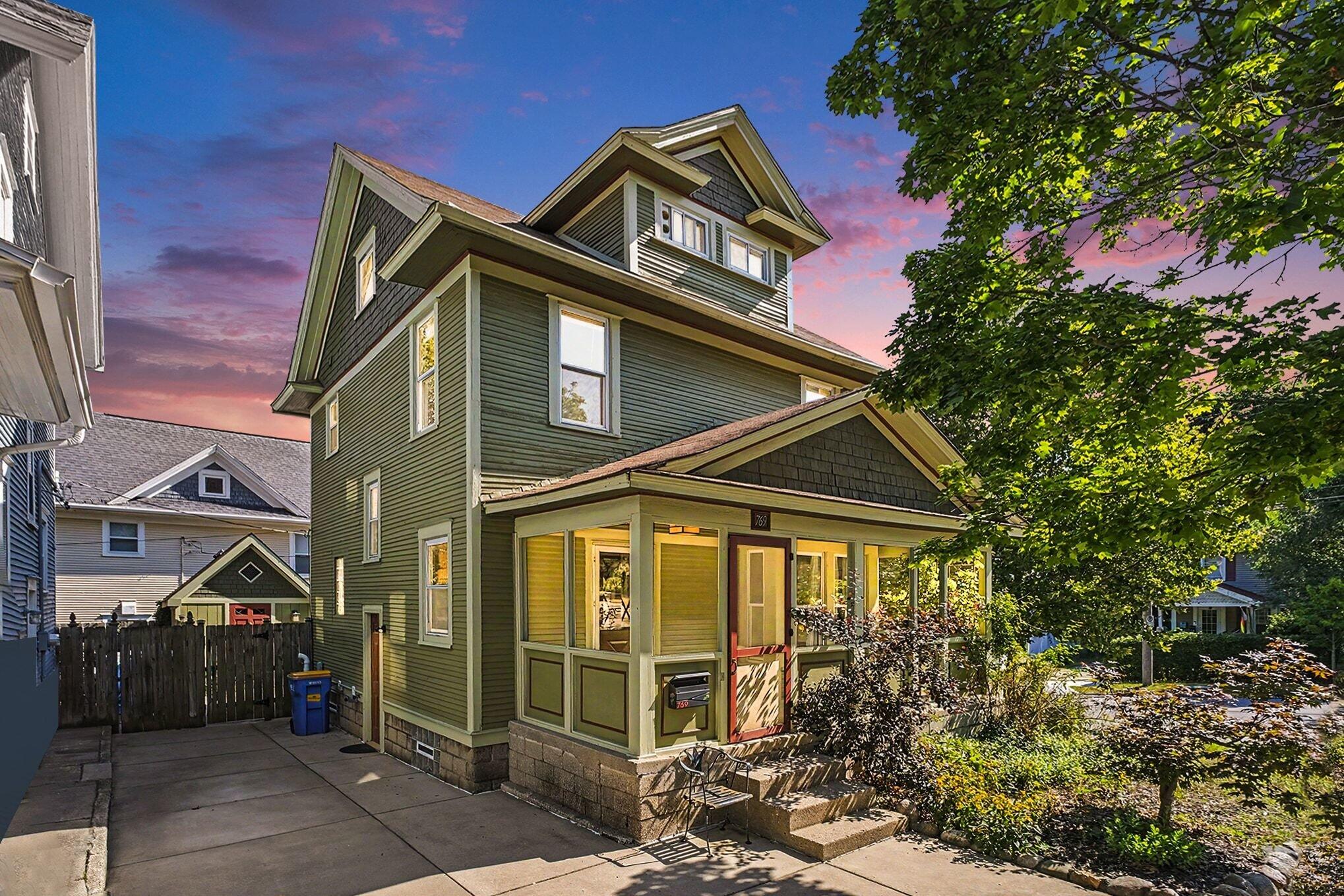 769 Hawthorne Street NE Grand Rapids MI 49503