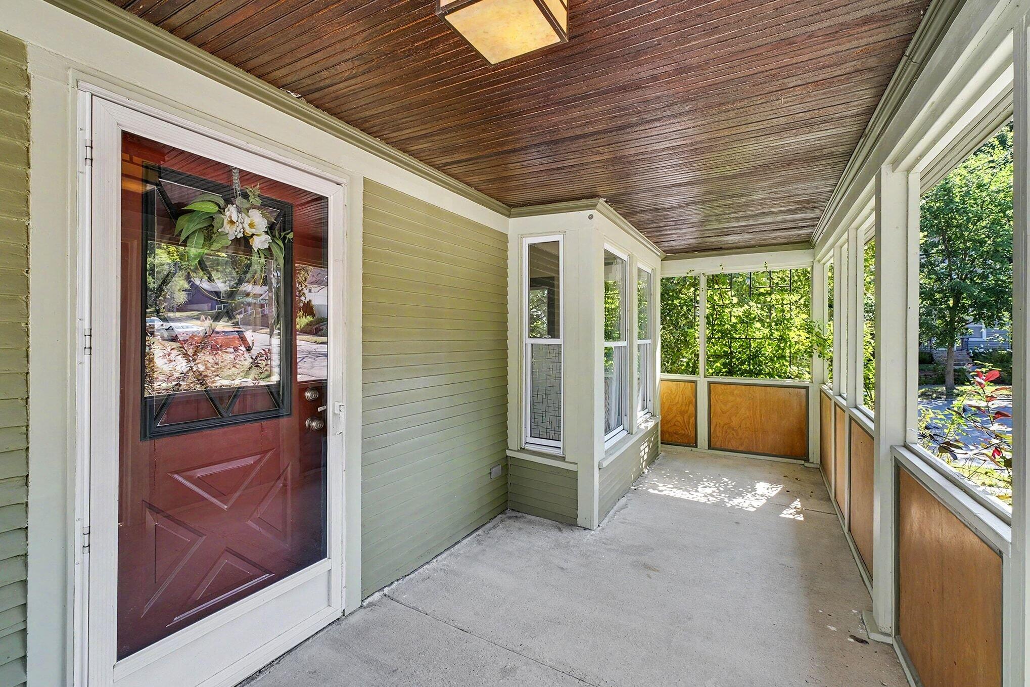 769 Hawthorne Street NE Grand Rapids MI 49503