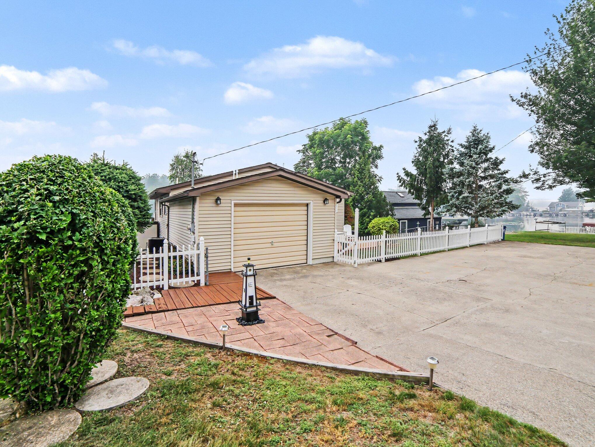 6951 W Jackson Road Ludington MI 49431