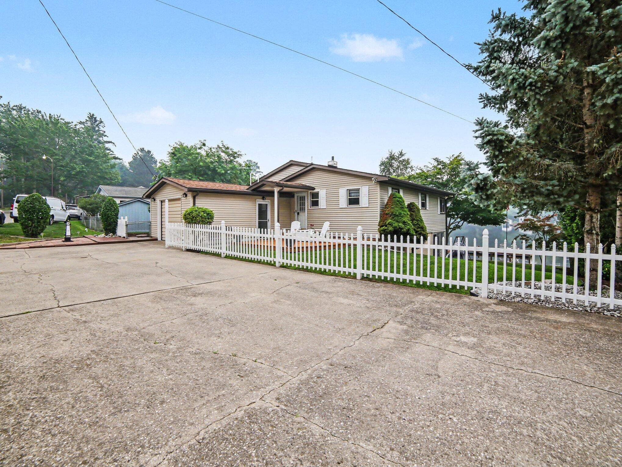 6951 W Jackson Road Ludington MI 49431