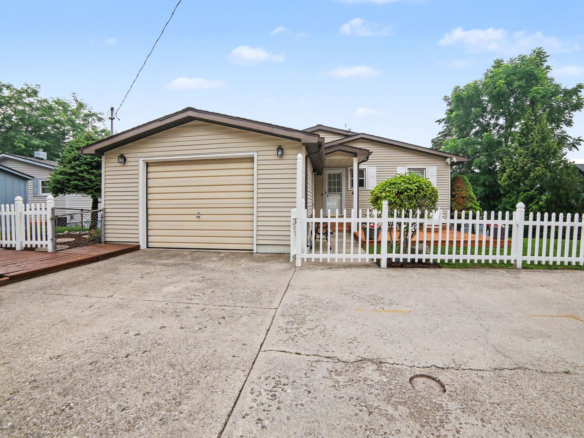 6951 W Jackson Road Ludington MI 49431