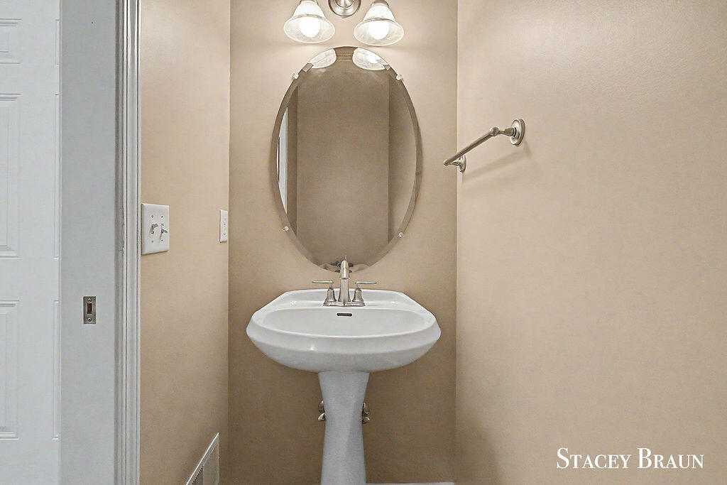 5420 Clemwood Court SE Ada MI 49301