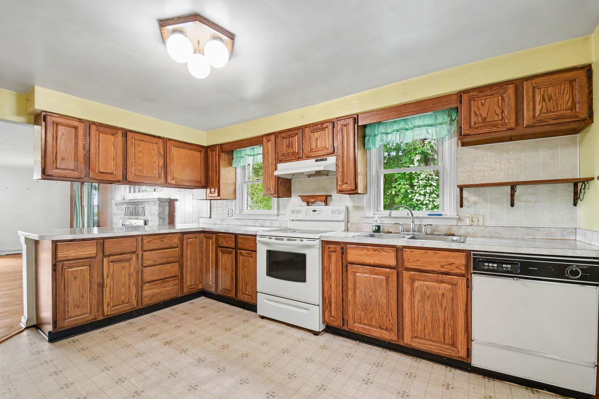 21648 E Us-12 Edwardsburg MI 49112