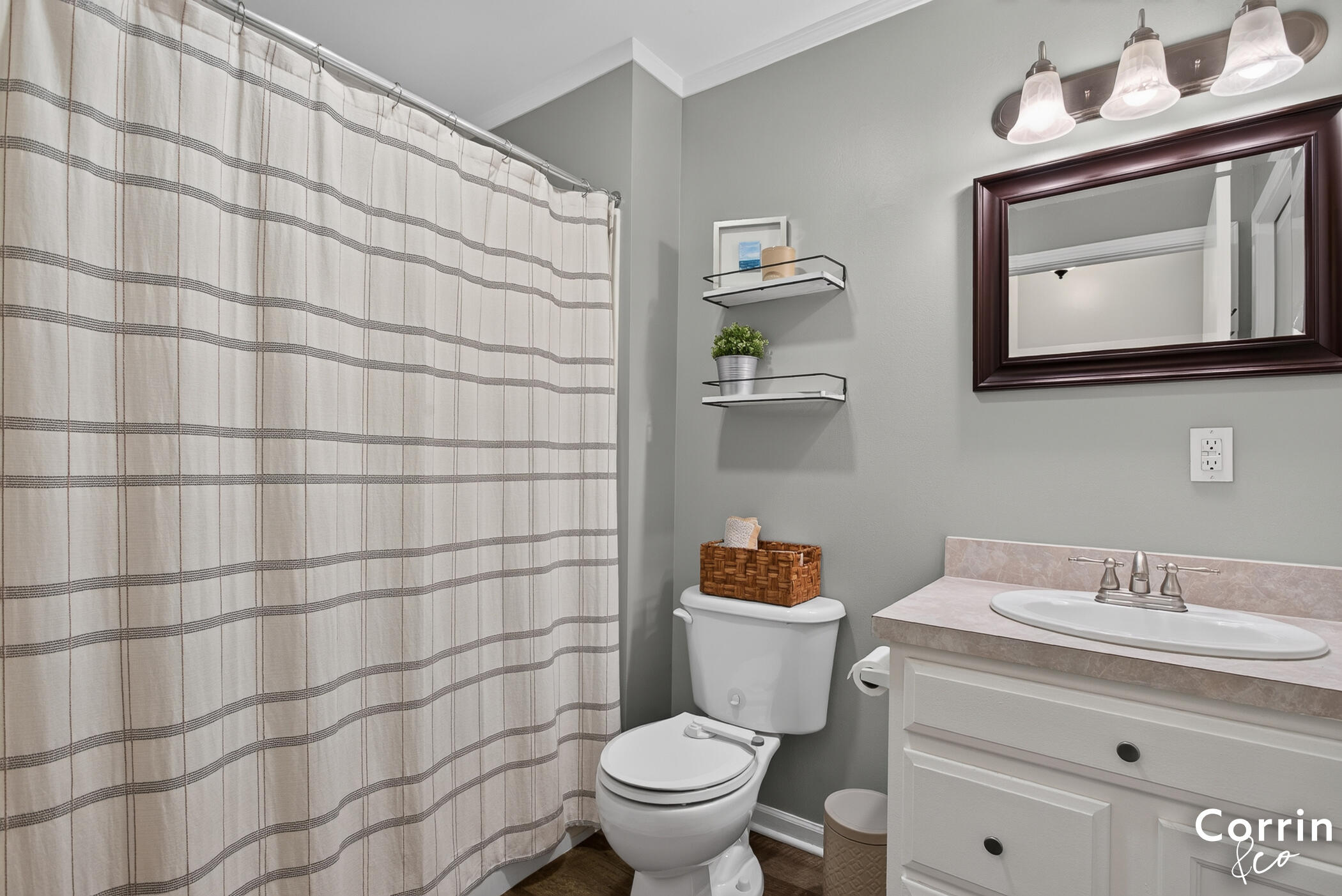 2146 E Maple Court Zeeland MI 49464