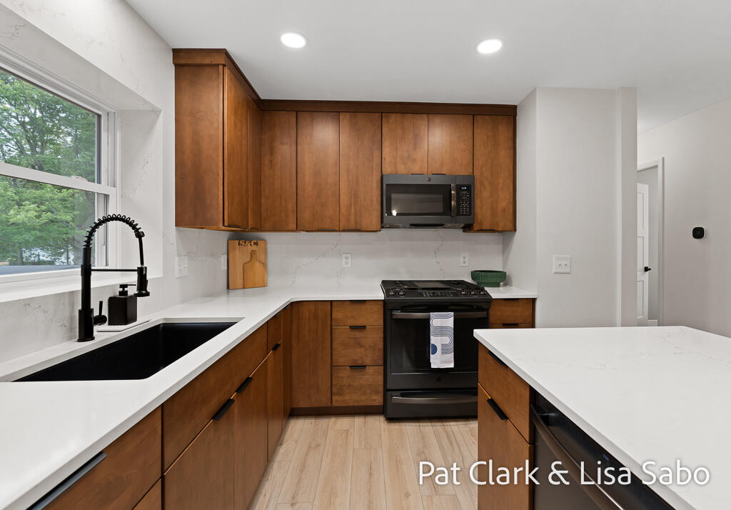 6061 Ridgeview Drive Muskegon MI 49441