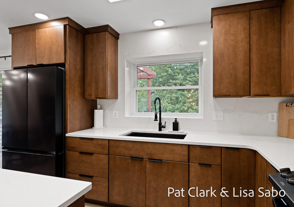 6061 Ridgeview Drive Muskegon MI 49441
