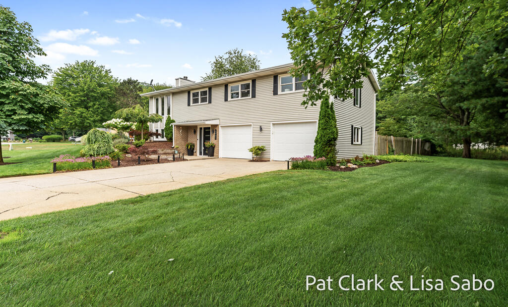 6061 Ridgeview Drive Muskegon MI 49441