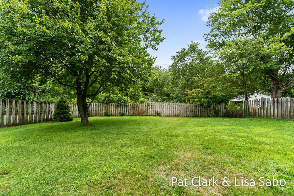 6061 Ridgeview Drive Muskegon MI 49441
