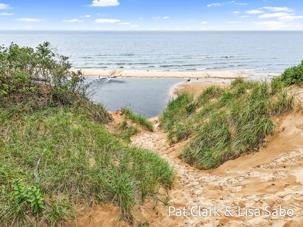 6061 Ridgeview Drive Muskegon MI 49441