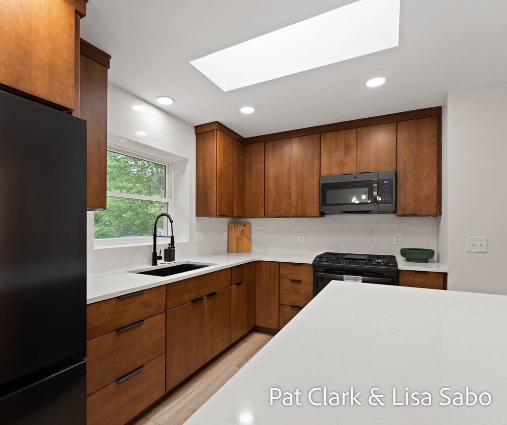 6061 Ridgeview Drive Muskegon MI 49441