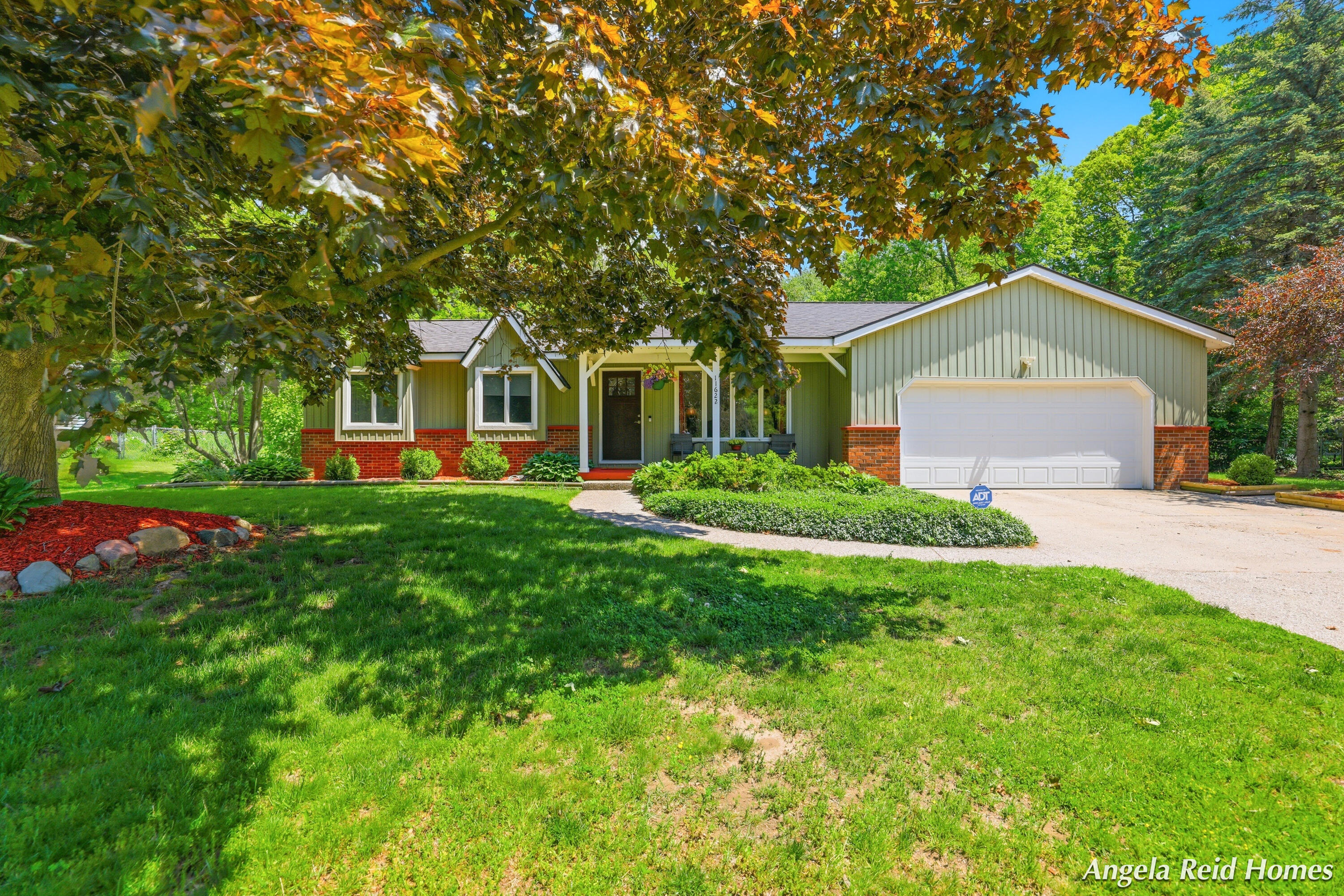 11622 8th Avenue NW Grand Rapids MI 49534