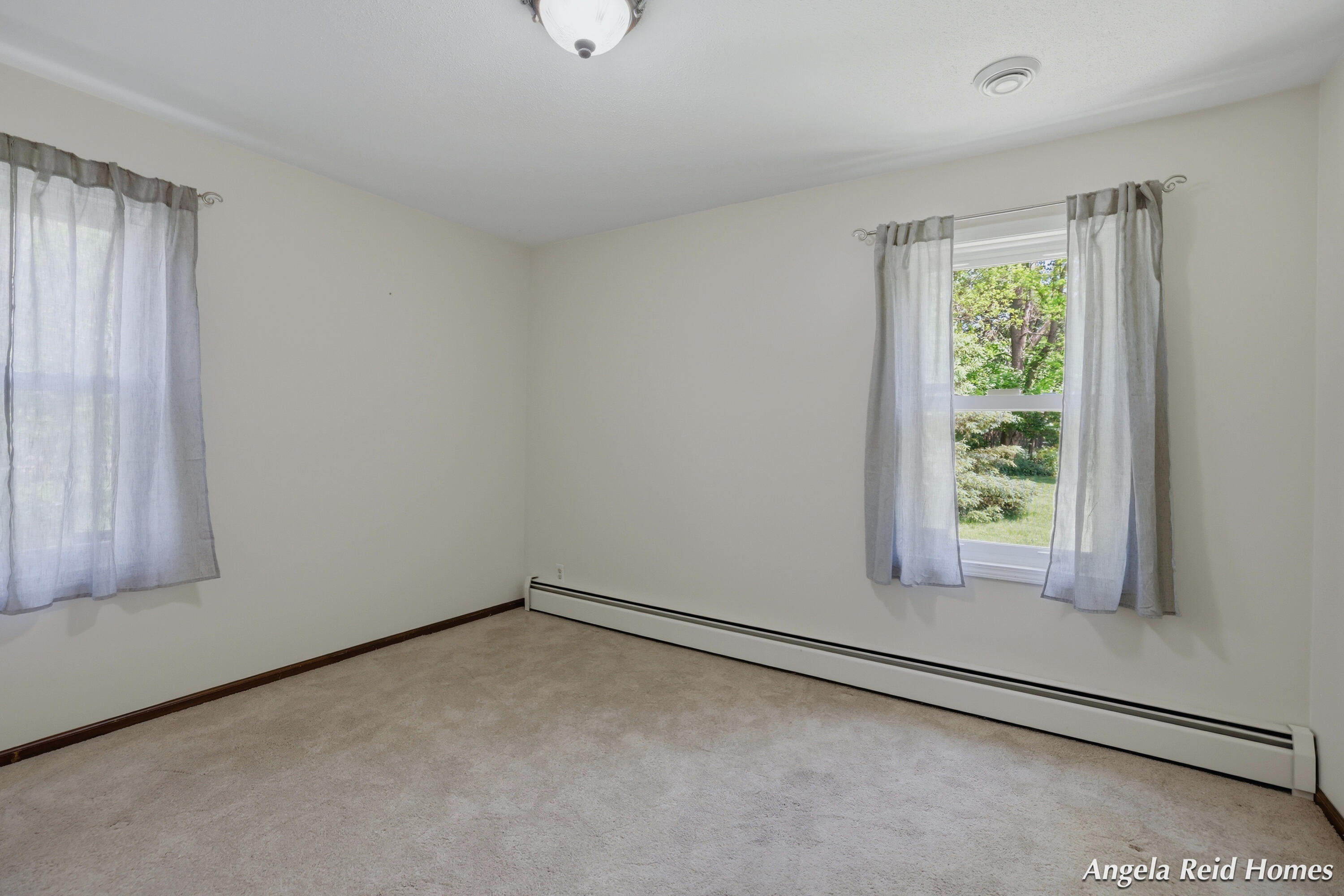 11622 8th Avenue NW Grand Rapids MI 49534