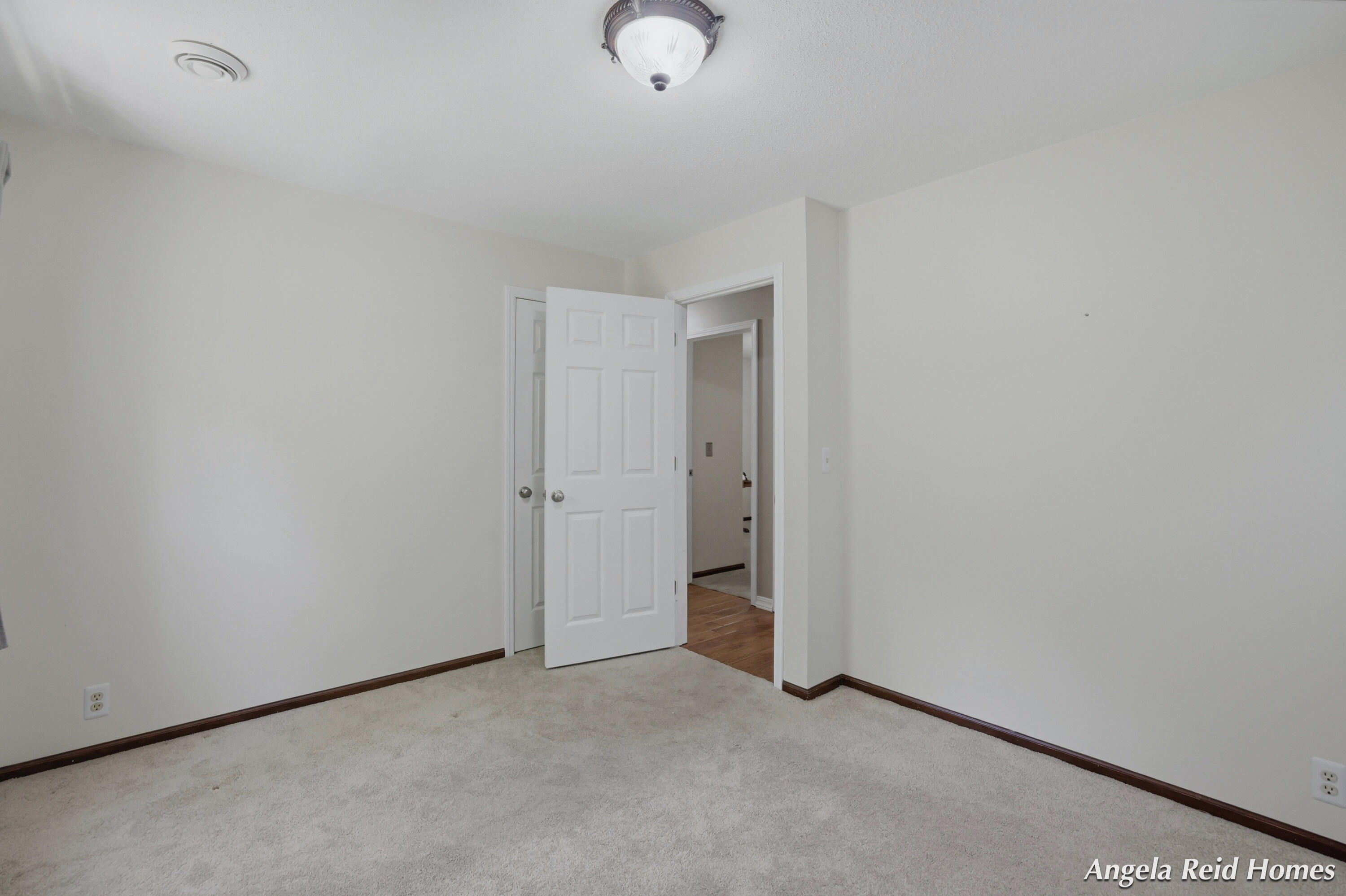 11622 8th Avenue NW Grand Rapids MI 49534