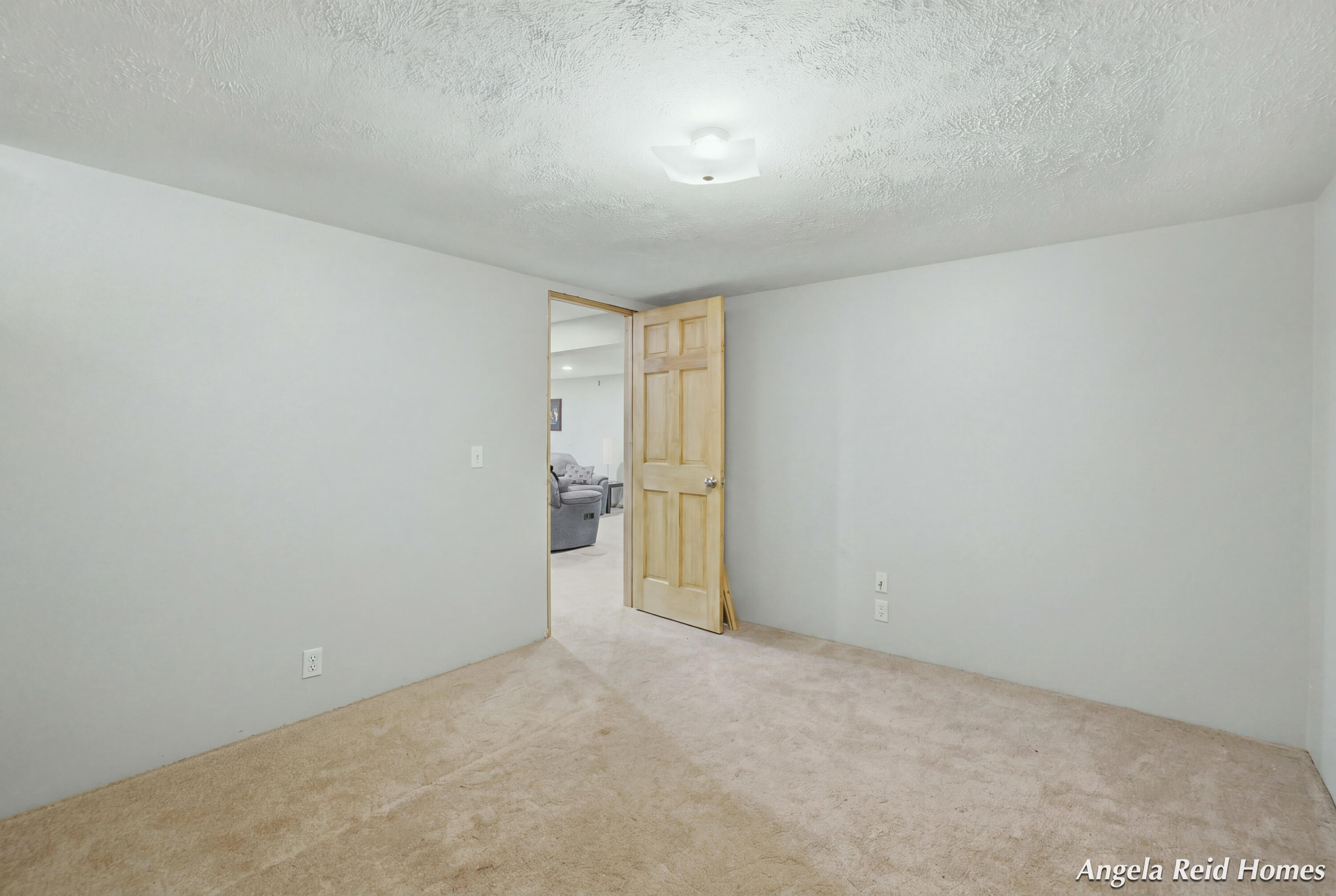11622 8th Avenue NW Grand Rapids MI 49534