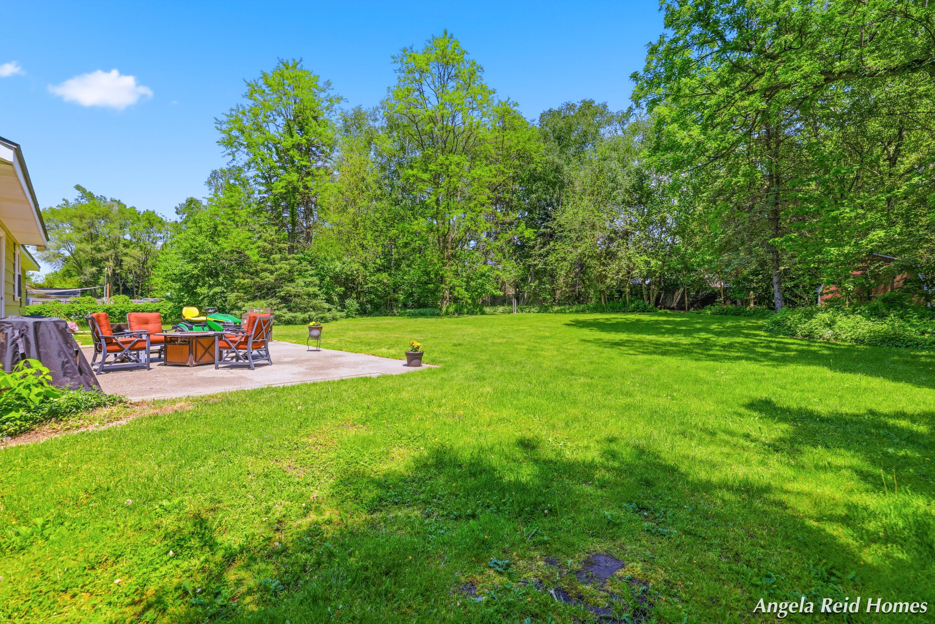 11622 8th Avenue NW Grand Rapids MI 49534