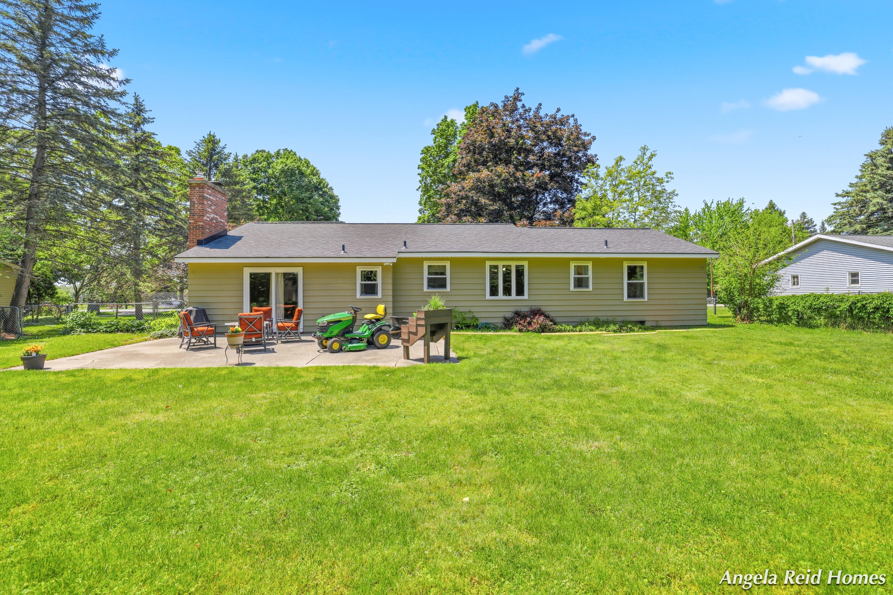 11622 8th Avenue NW Grand Rapids MI 49534