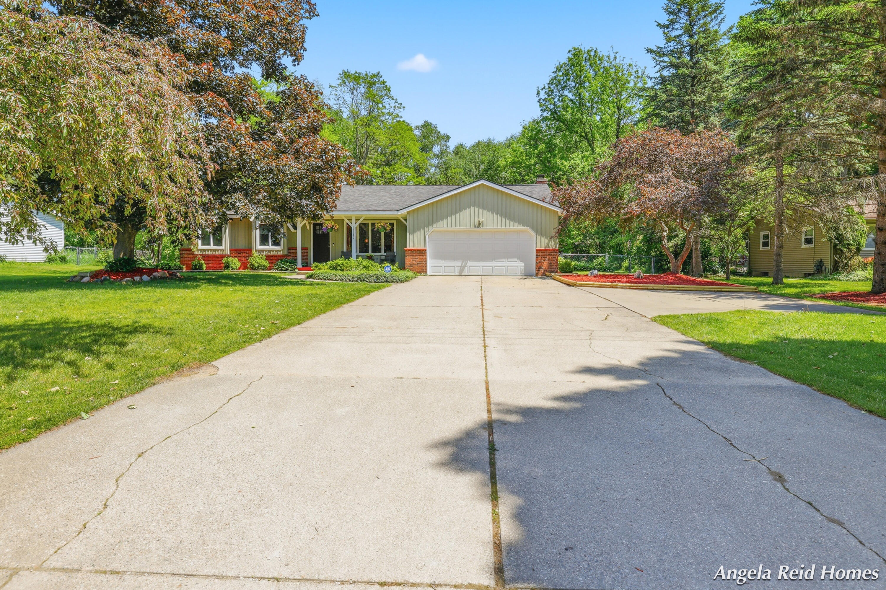 11622 8th Avenue NW Grand Rapids MI 49534