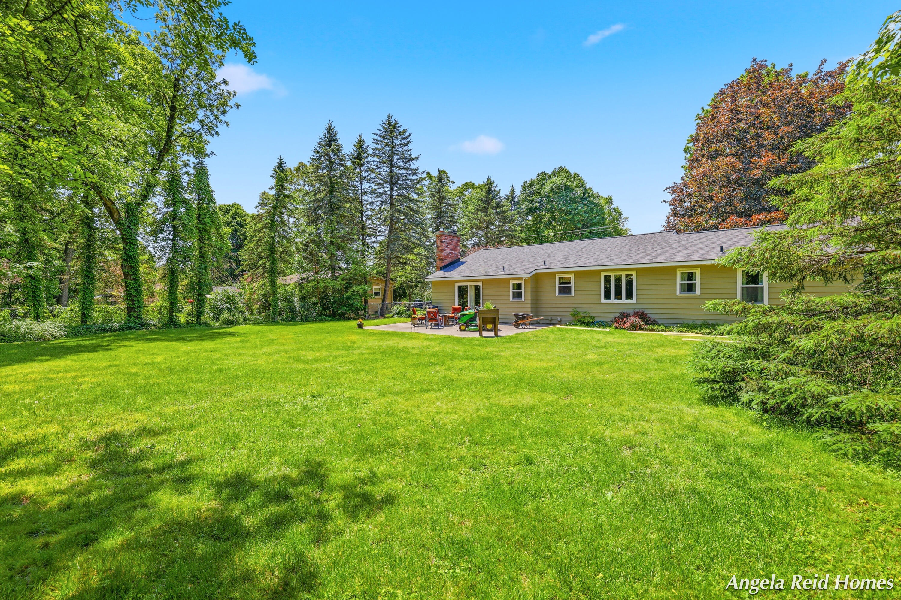 11622 8th Avenue NW Grand Rapids MI 49534