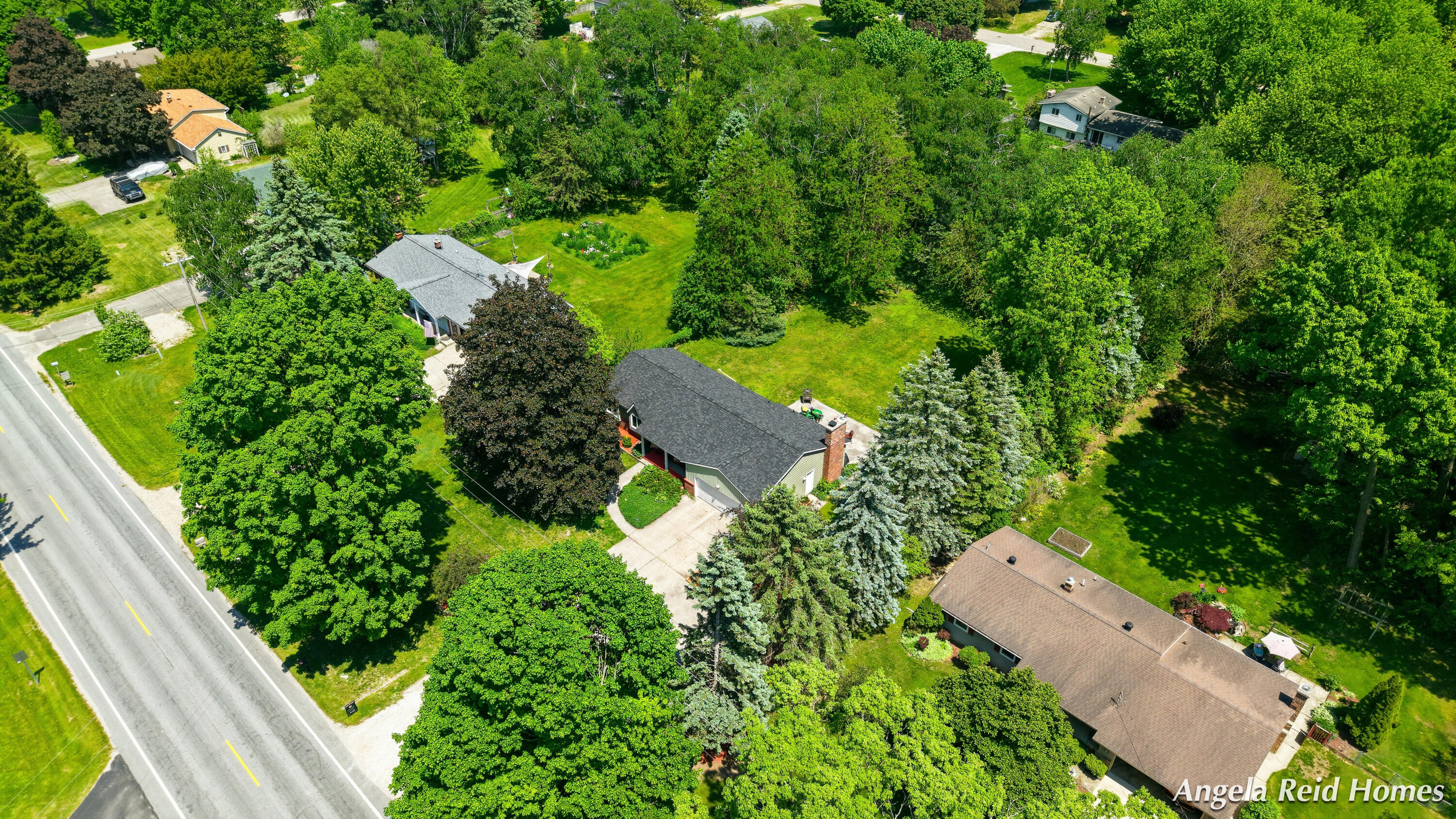 11622 8th Avenue NW Grand Rapids MI 49534