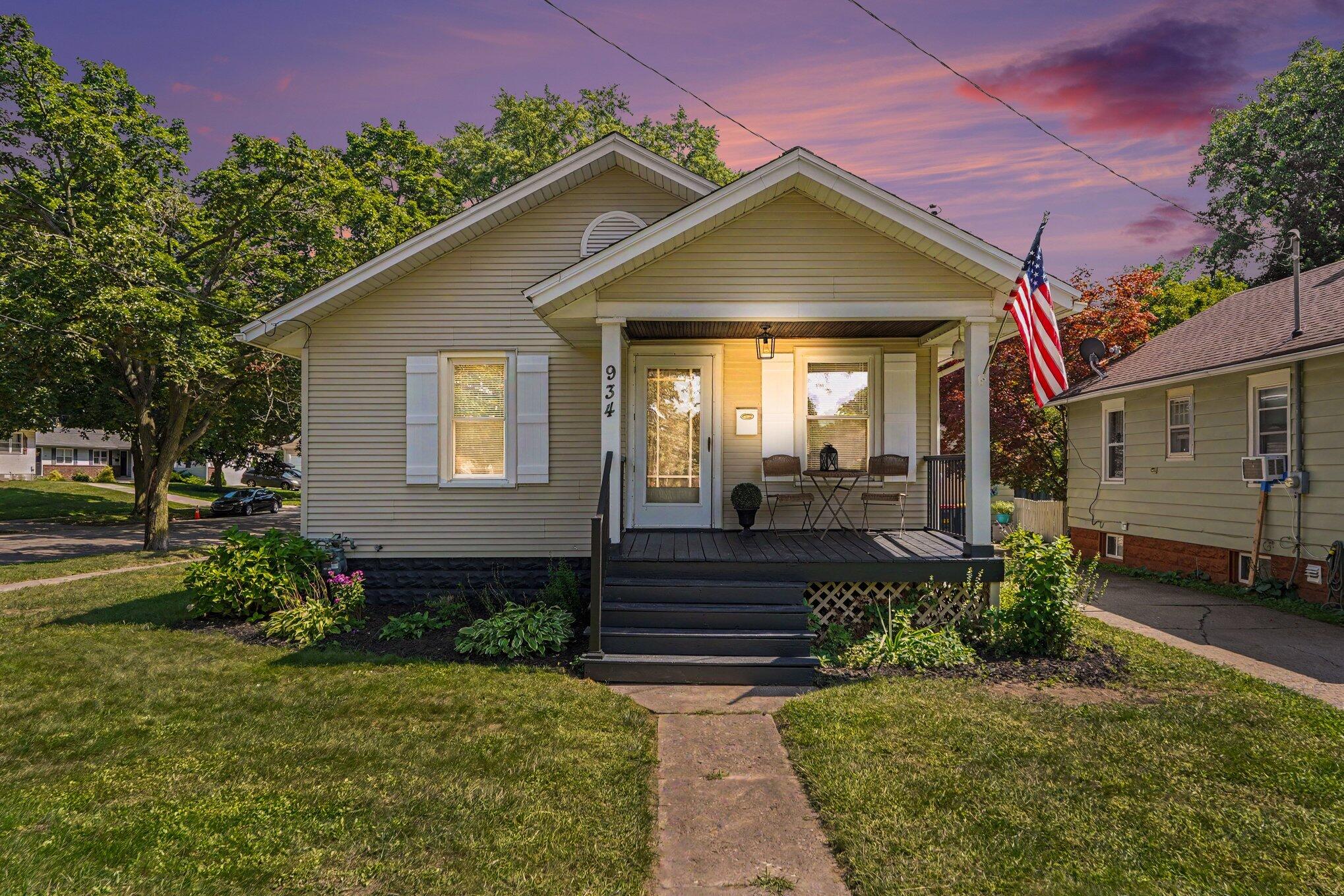 934 Diamond Avenue NE Grand Rapids MI 49503