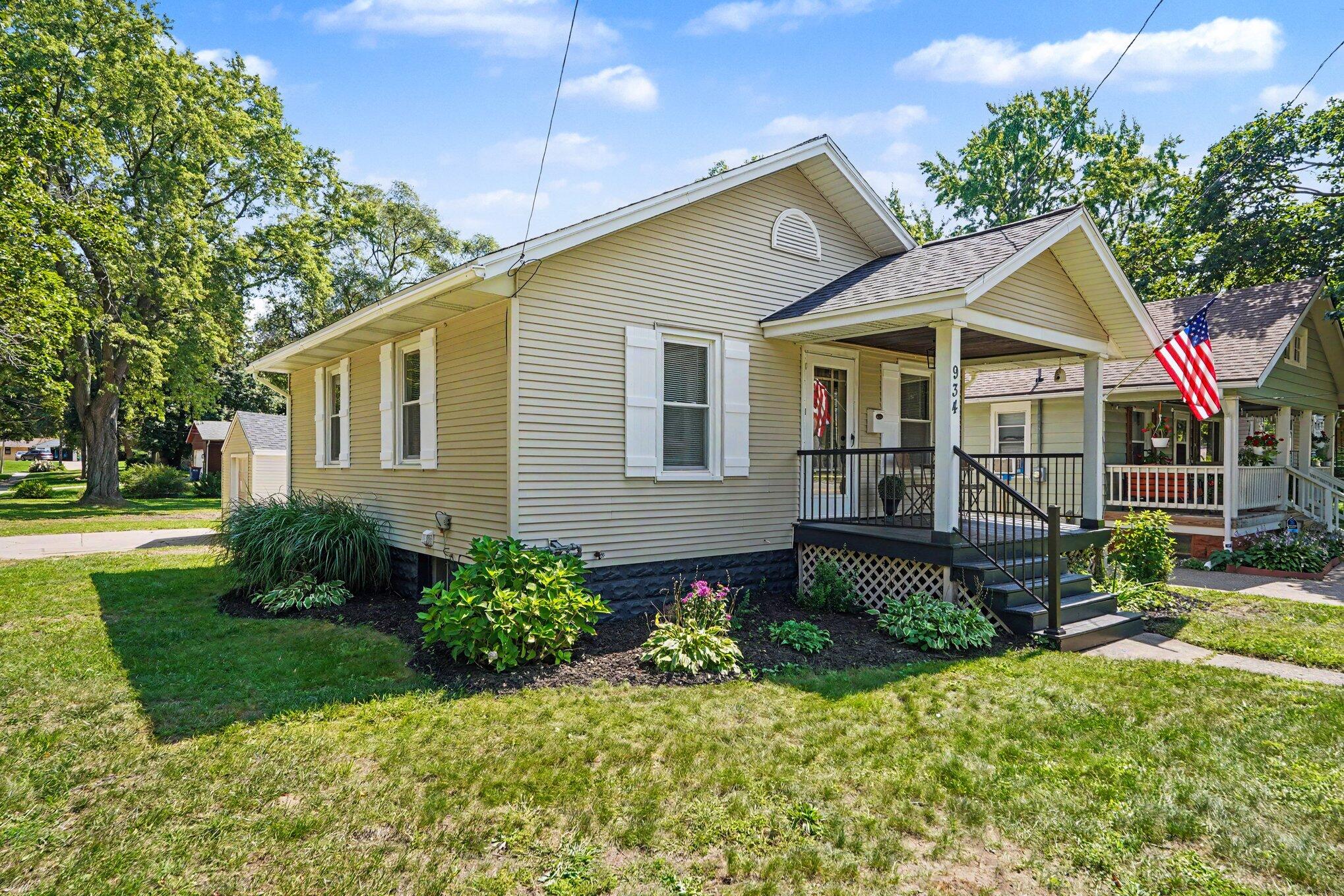 934 Diamond Avenue NE Grand Rapids MI 49503