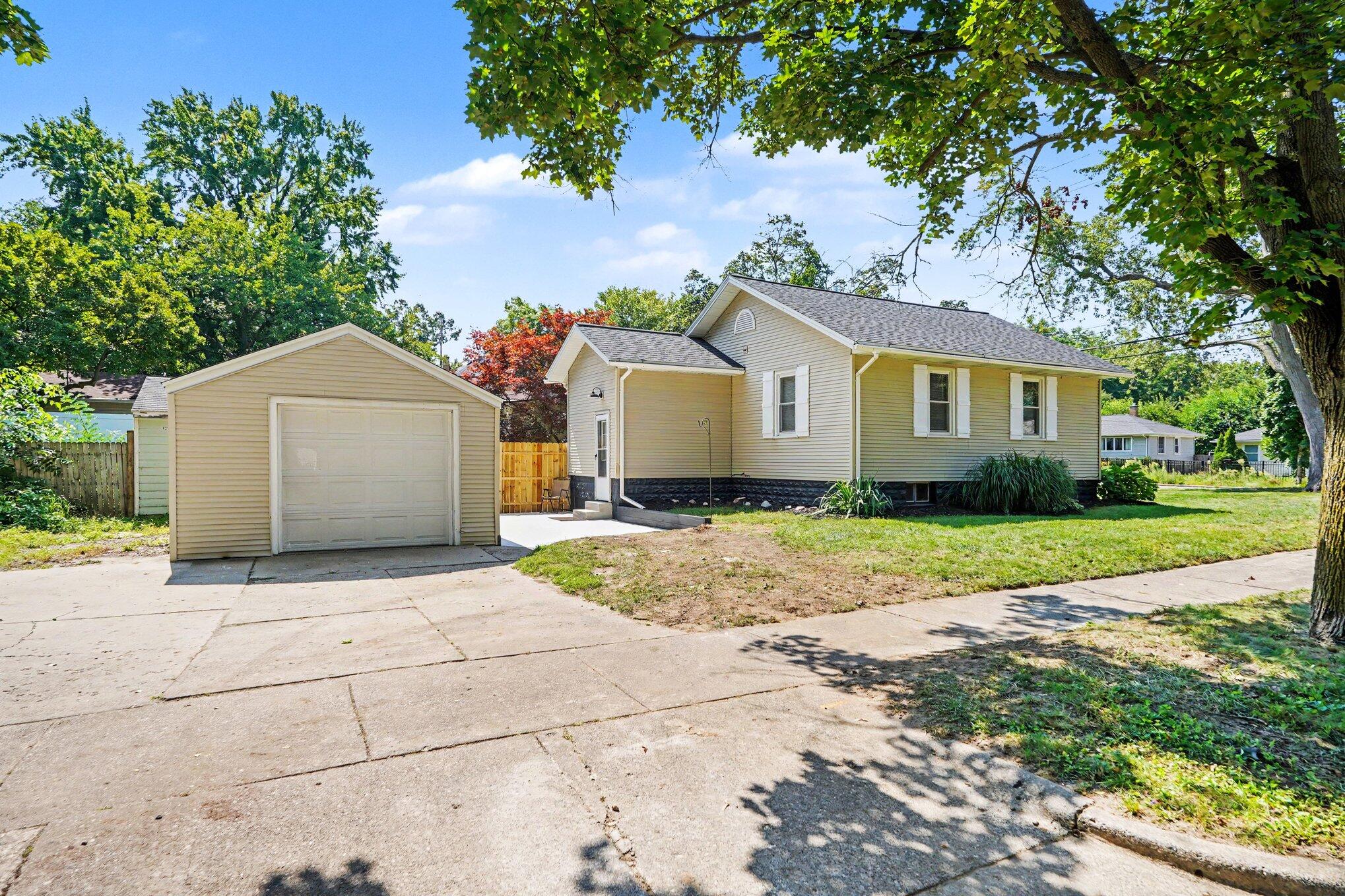934 Diamond Avenue NE Grand Rapids MI 49503