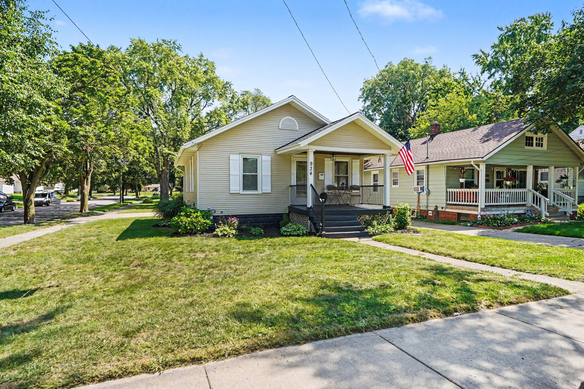 934 Diamond Avenue NE Grand Rapids MI 49503