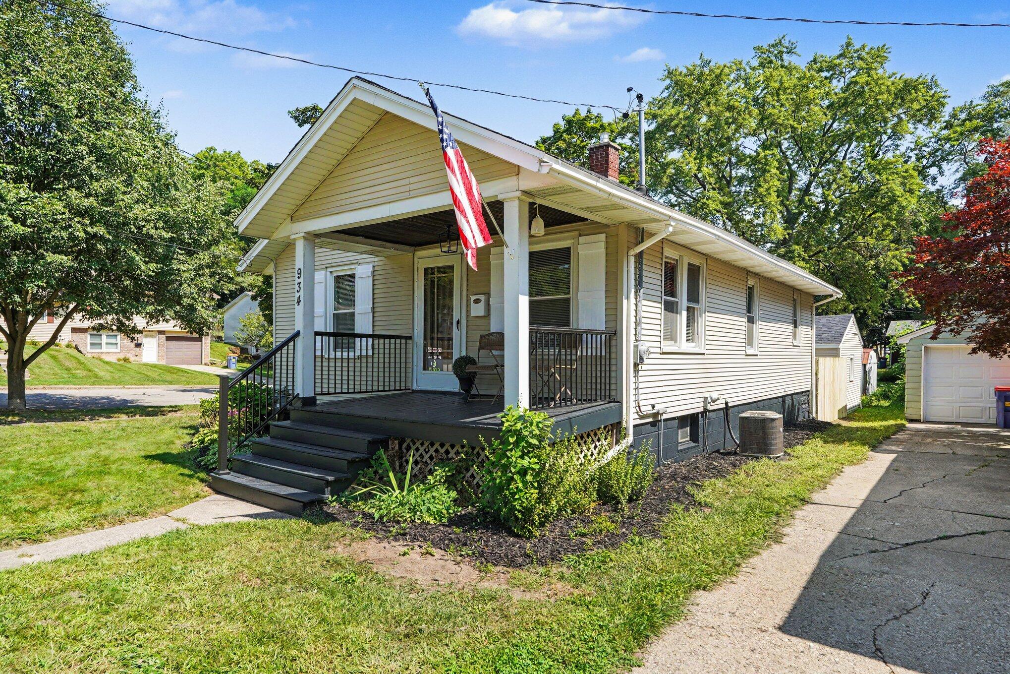 934 Diamond Avenue NE Grand Rapids MI 49503