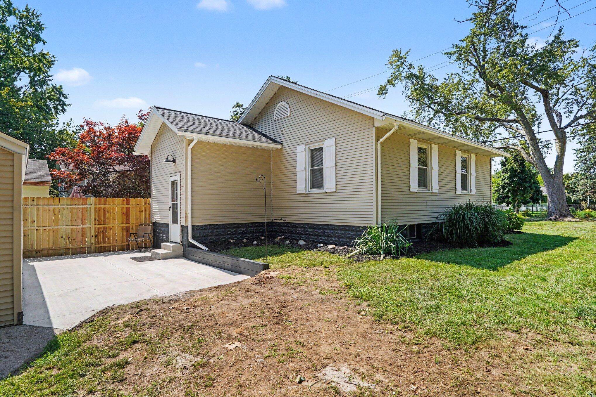 934 Diamond Avenue NE Grand Rapids MI 49503