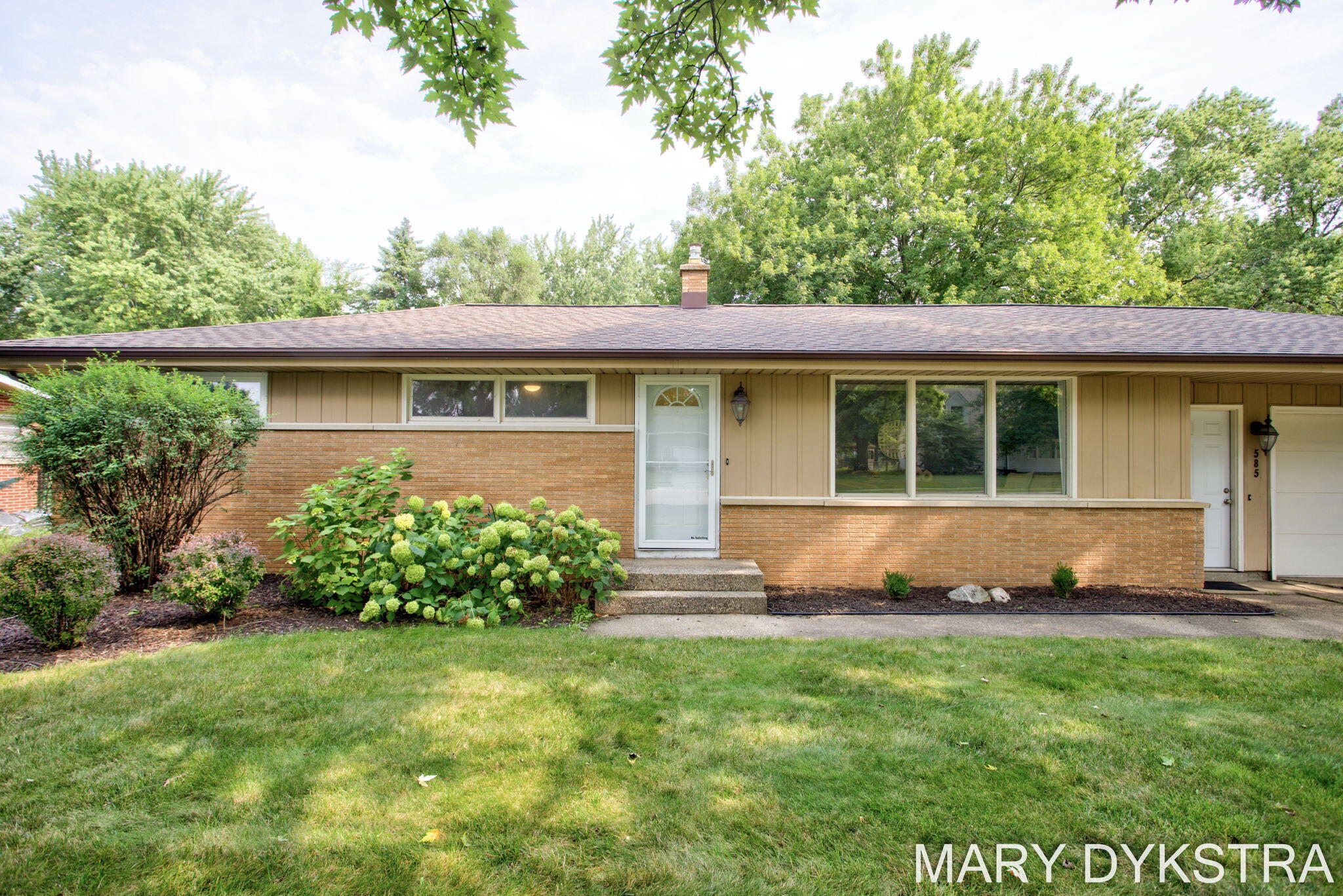 585 Huizenga Avenue Zeeland MI 49464