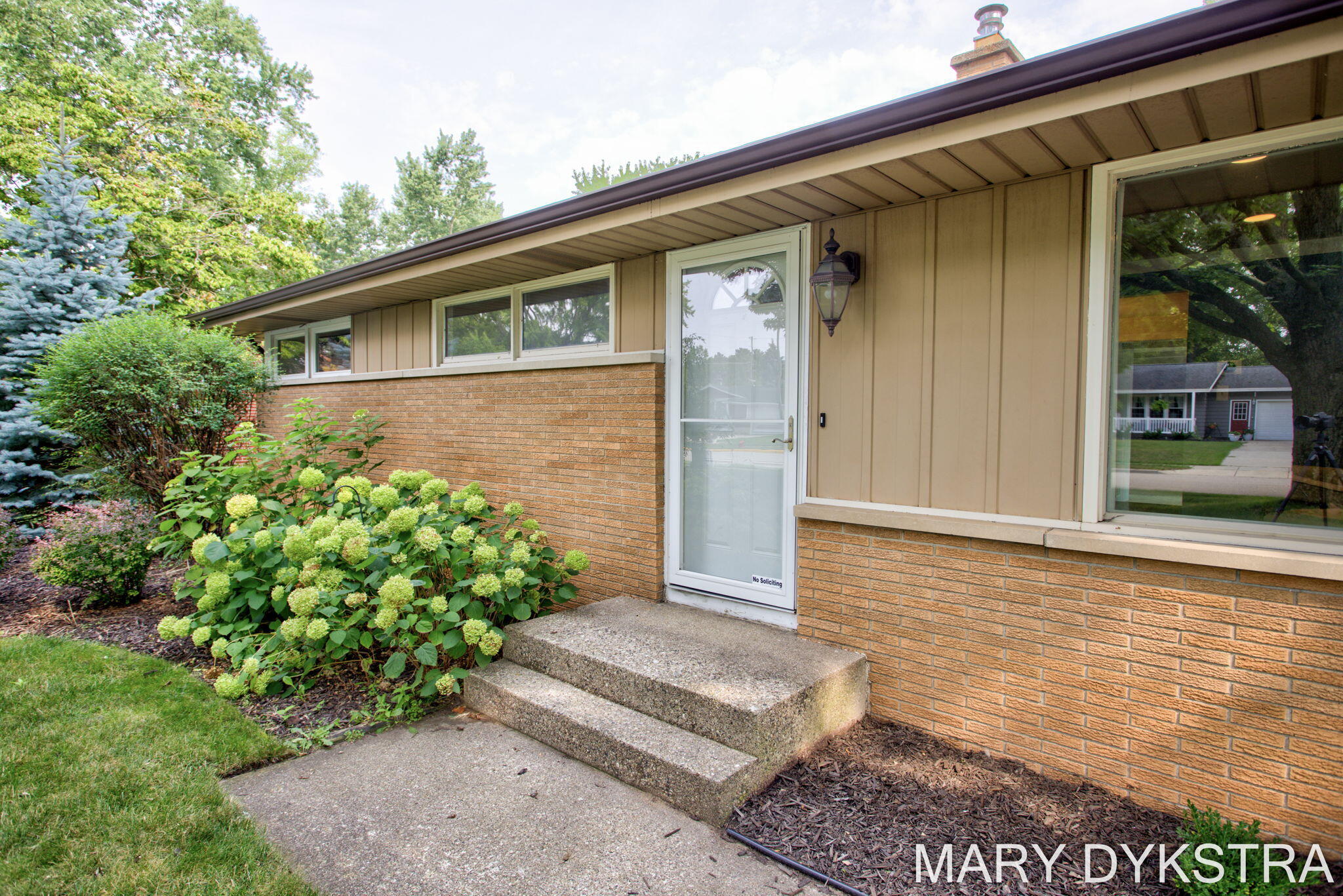 585 Huizenga Avenue Zeeland MI 49464