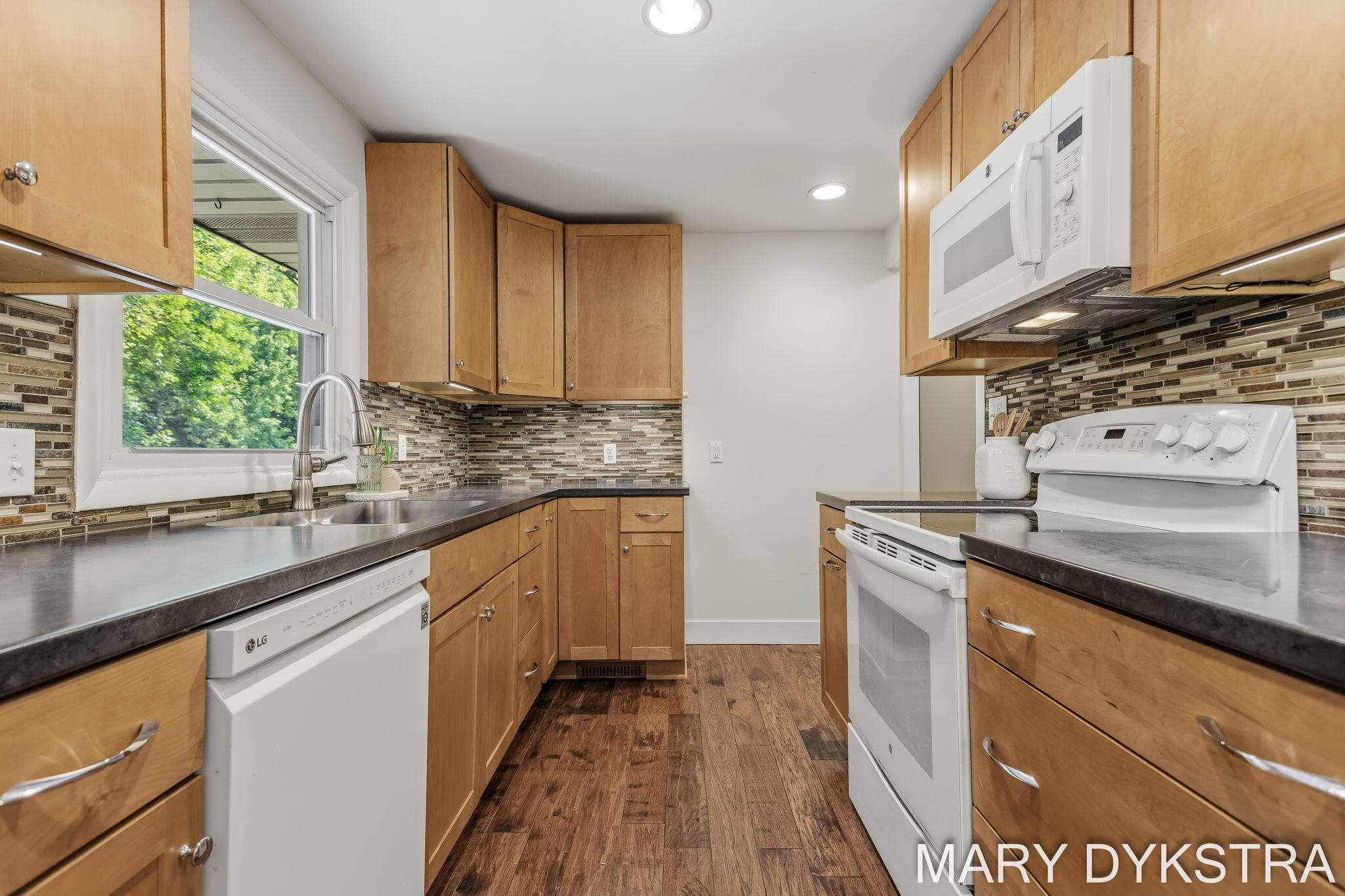 585 Huizenga Avenue Zeeland MI 49464