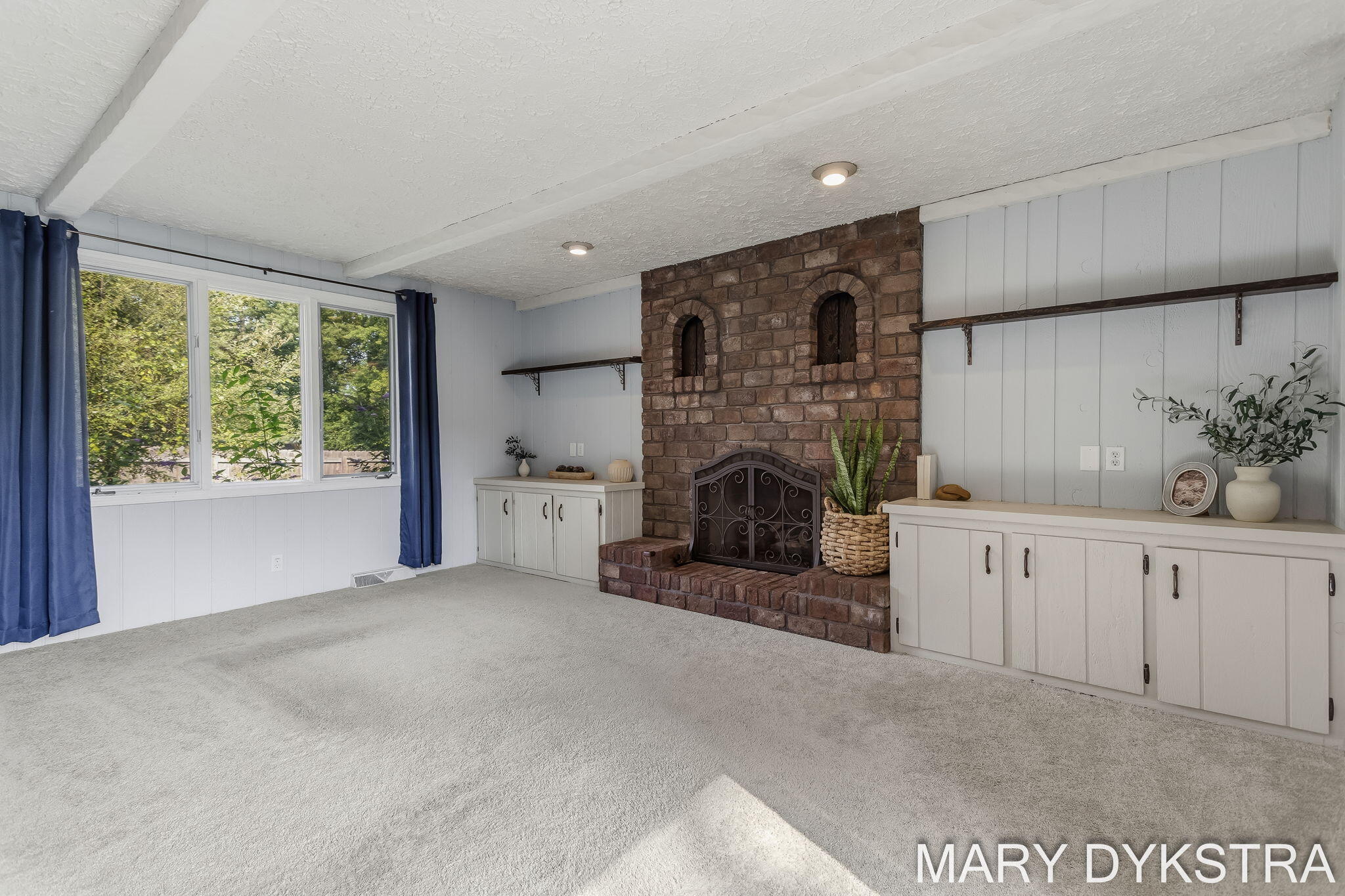 585 Huizenga Avenue Zeeland MI 49464