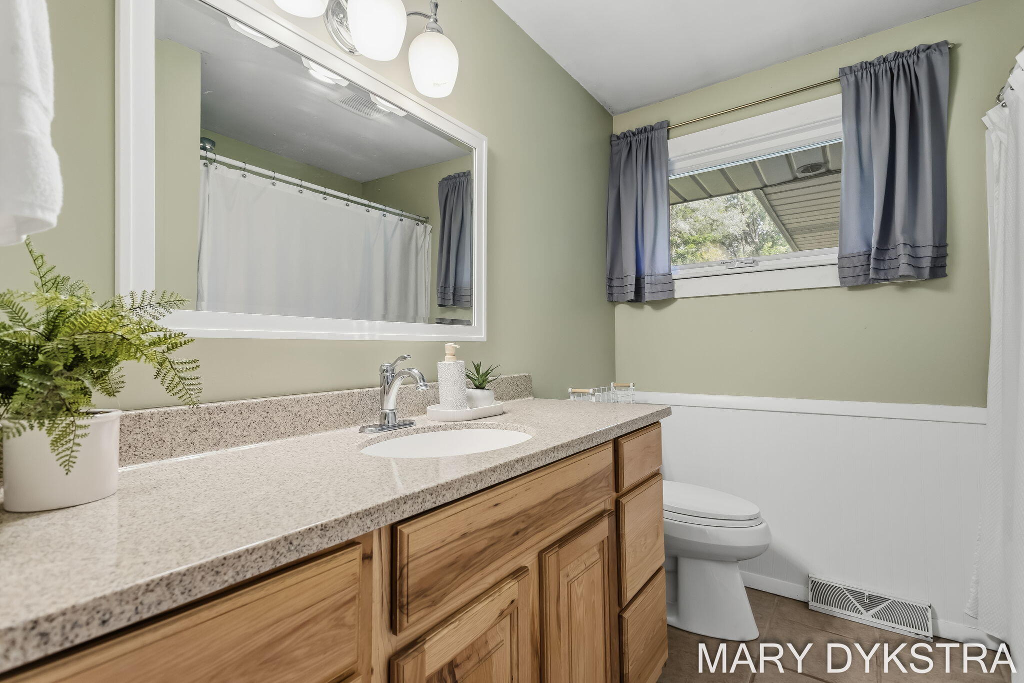 585 Huizenga Avenue Zeeland MI 49464