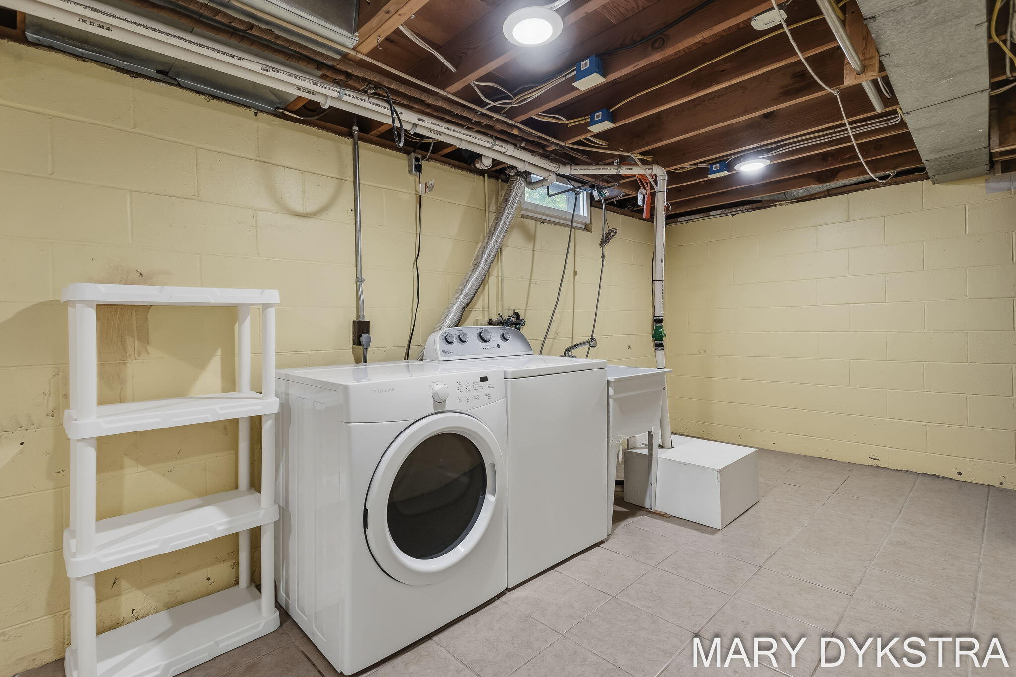 585 Huizenga Avenue Zeeland MI 49464