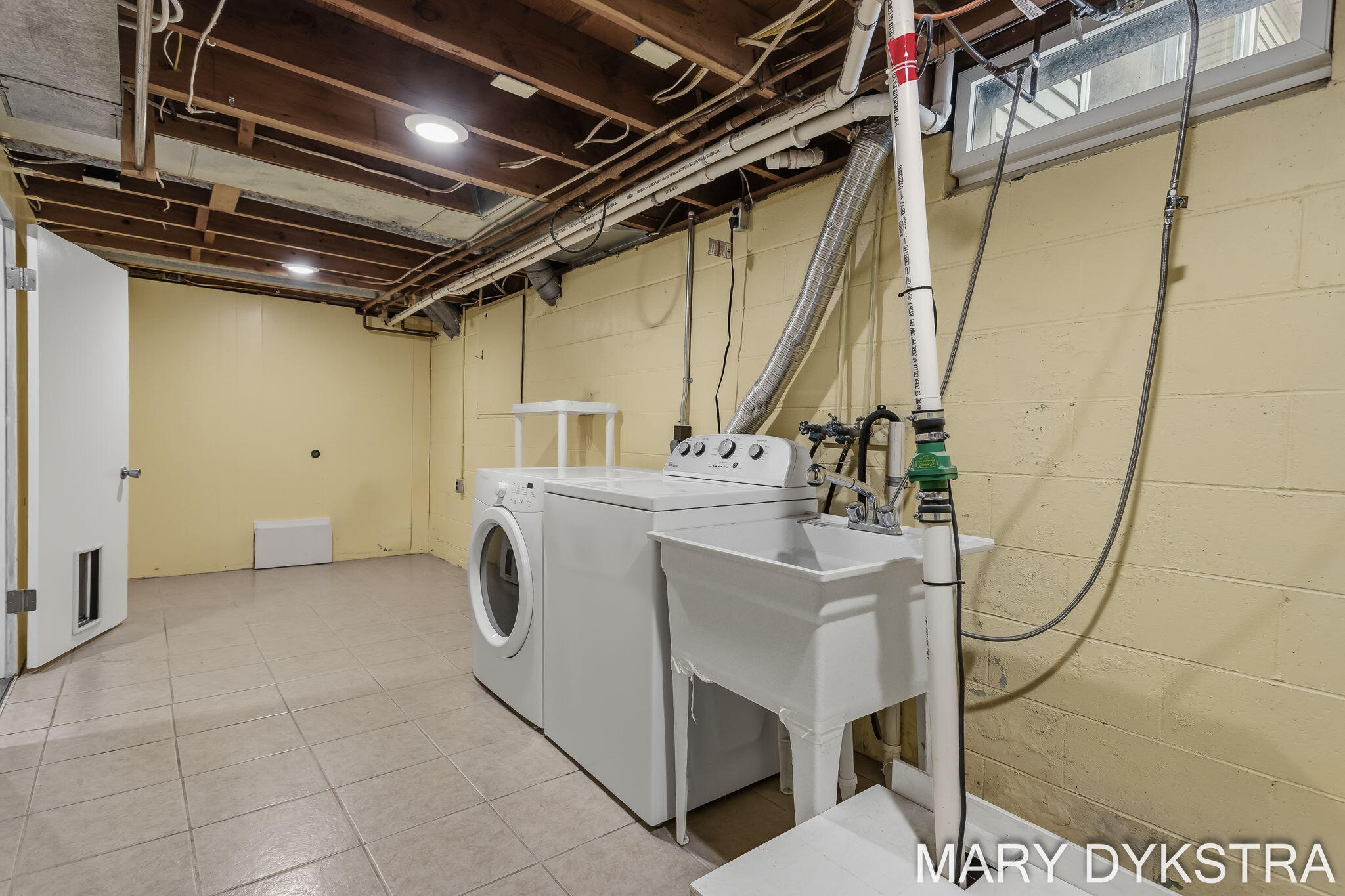 585 Huizenga Avenue Zeeland MI 49464